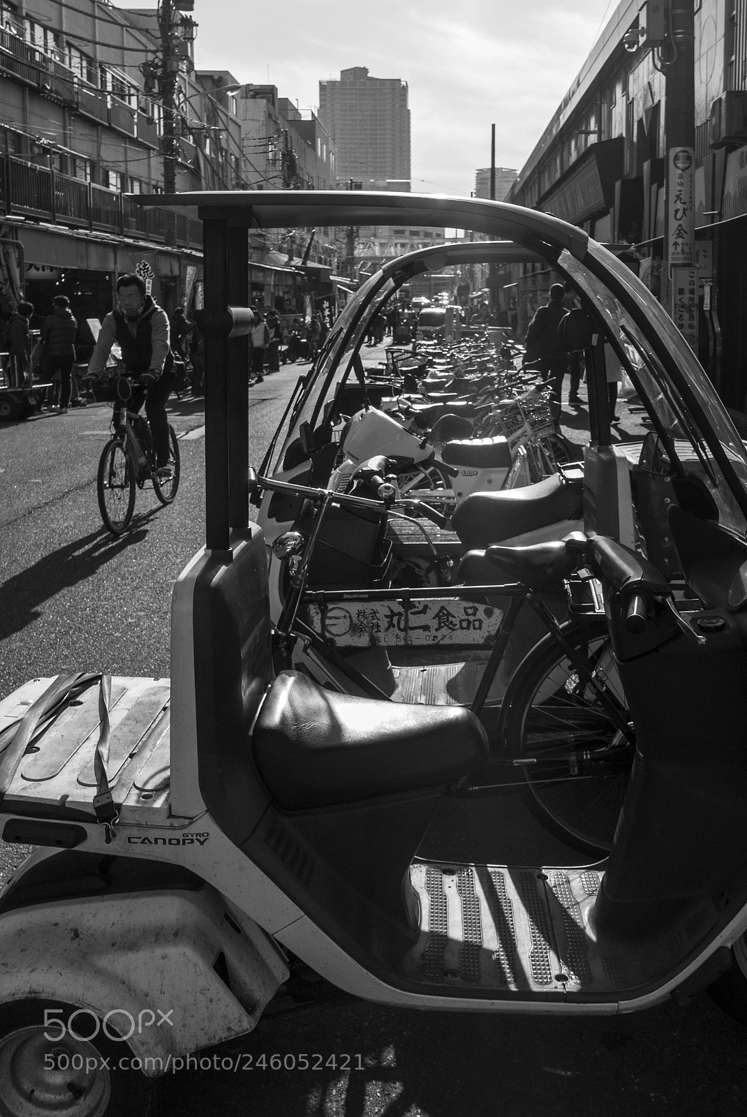 Leica D-Lux (Typ 109) sample photo. Tsukiji jogai (outer) market photography