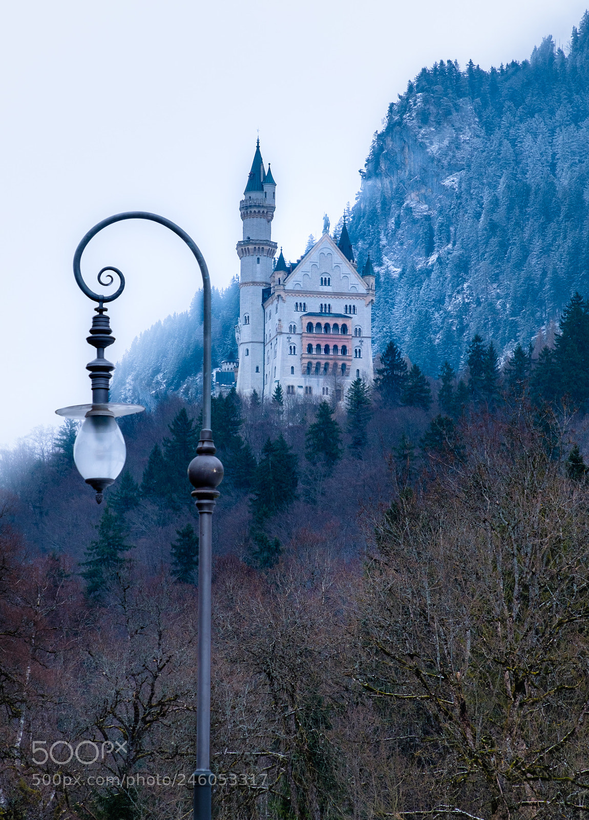 Fujifilm X-T2 sample photo. Castle with lamppost photography