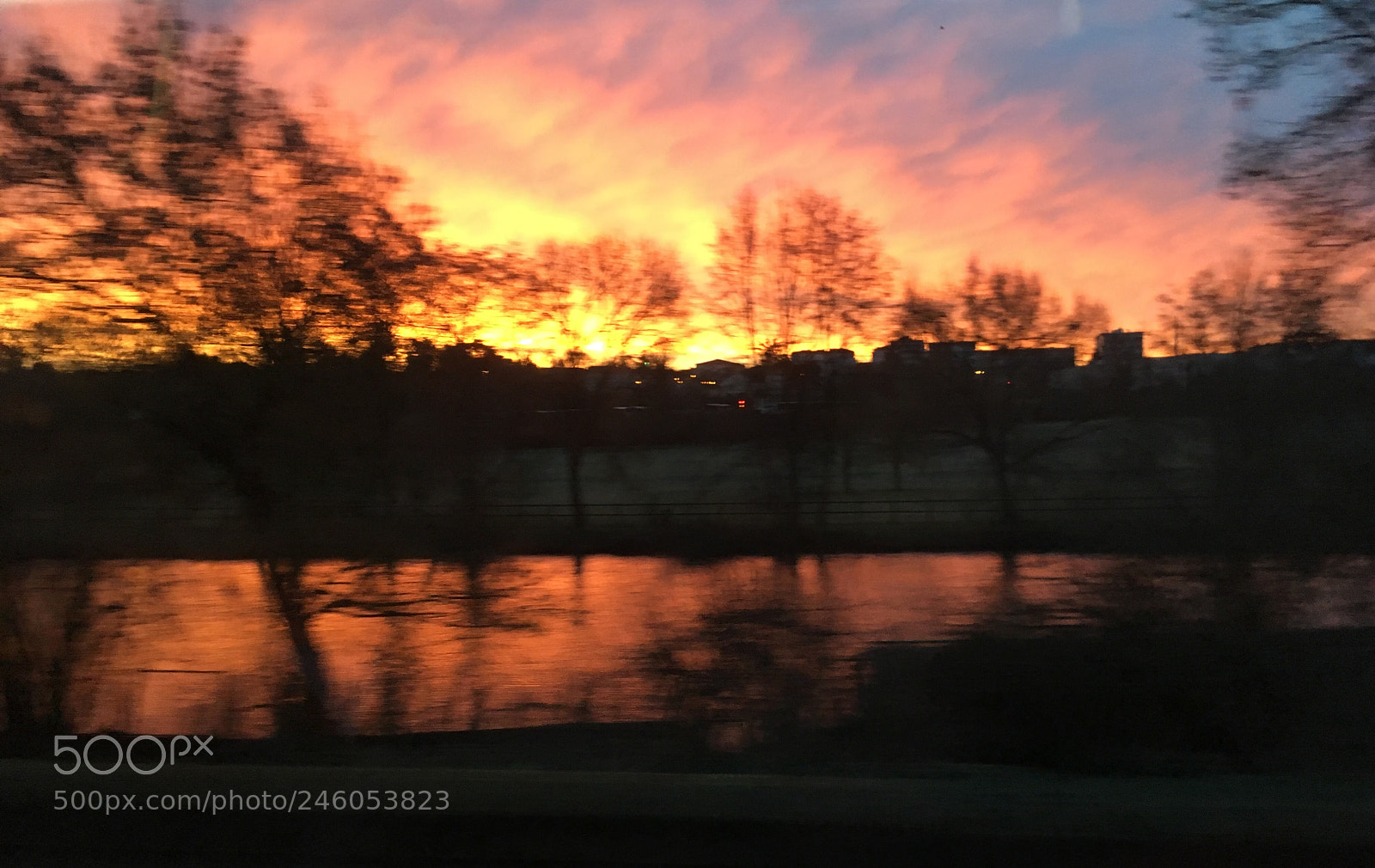 Apple iPhone SE sample photo. Sunrise by bus photography