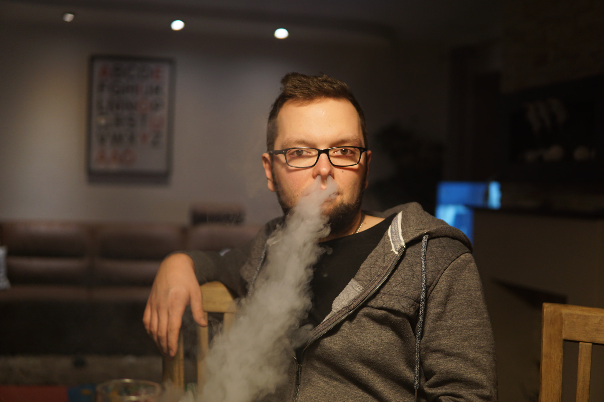Sigma 30mm F1.4 DC DN | C sample photo. Smoker photography
