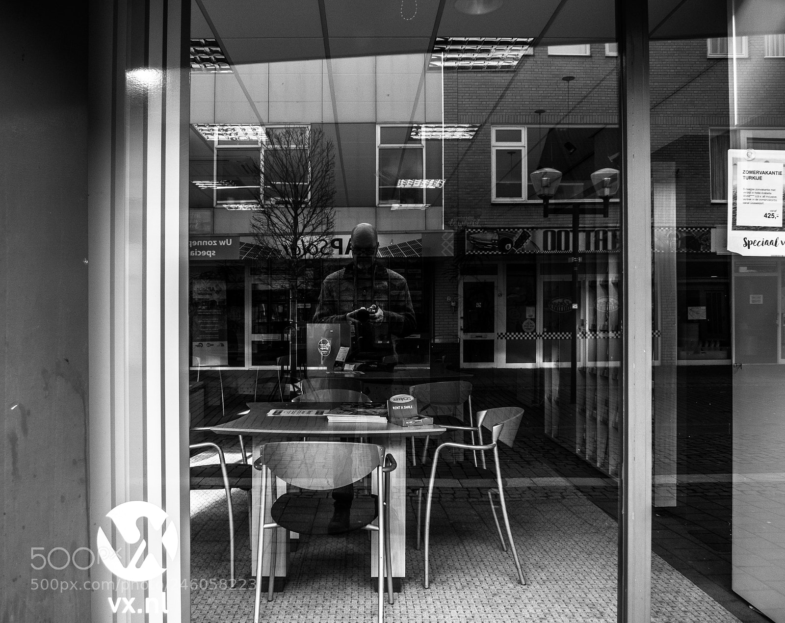 Olympus OM-D E-M10 III sample photo. Caught in the act photography