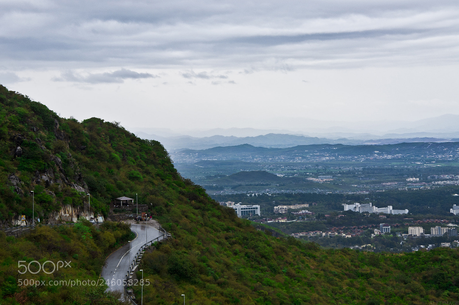 Nikon D90 sample photo. En-route to damn-e-koh photography