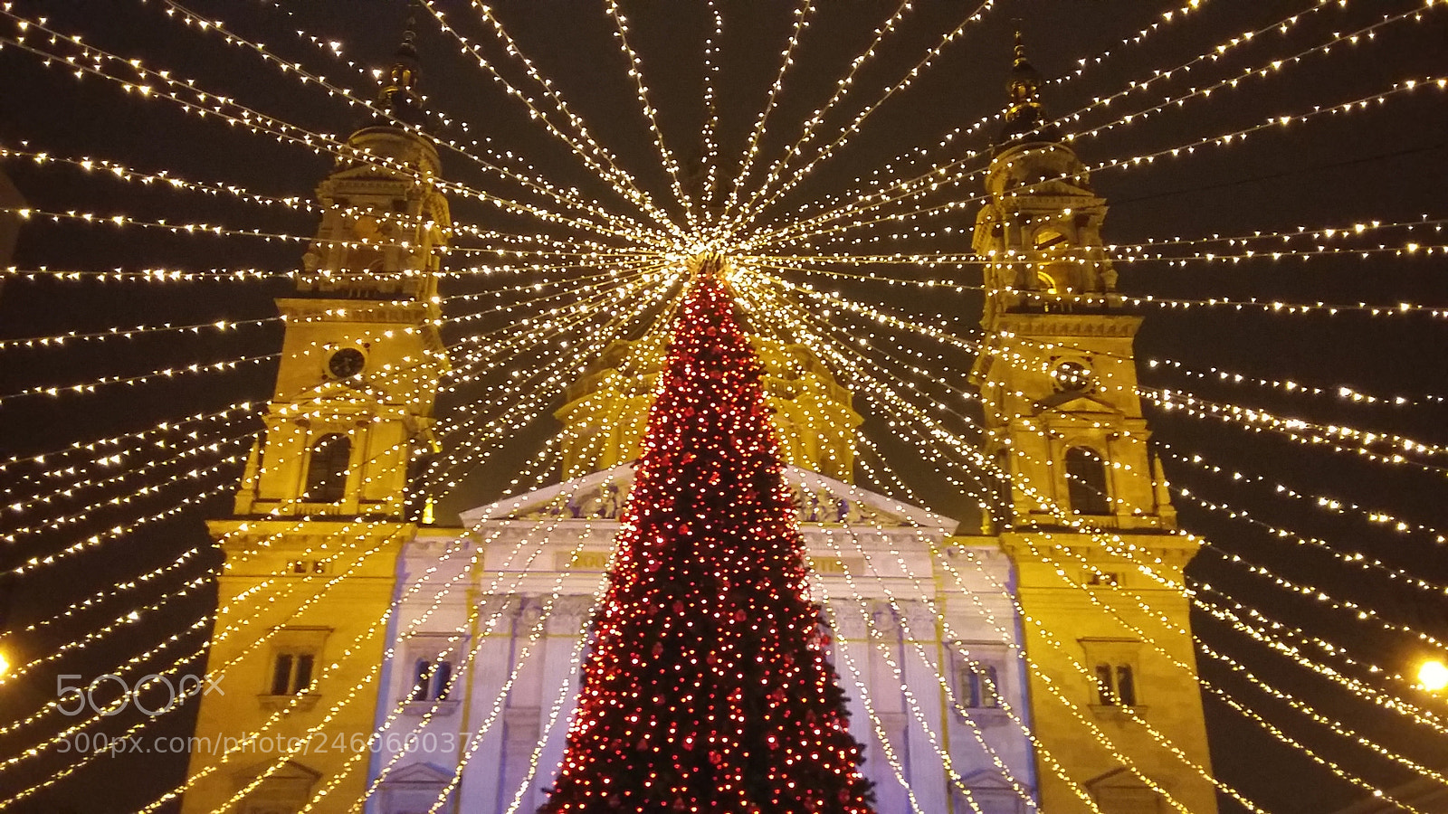 Samsung Galaxy A3 sample photo. Christmas tree on st photography