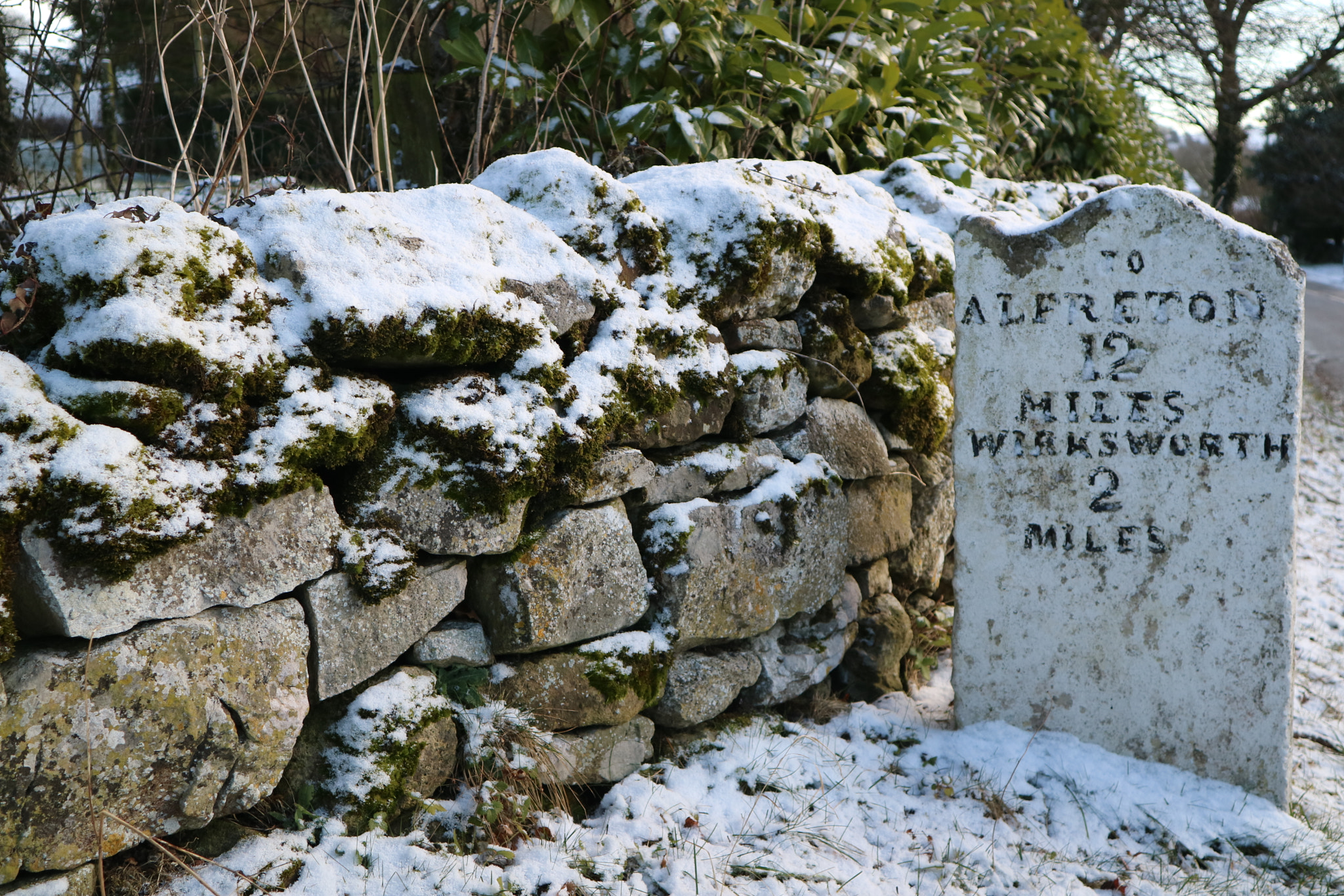 Canon EOS M3 sample photo. Old street sign on a snowy road photography