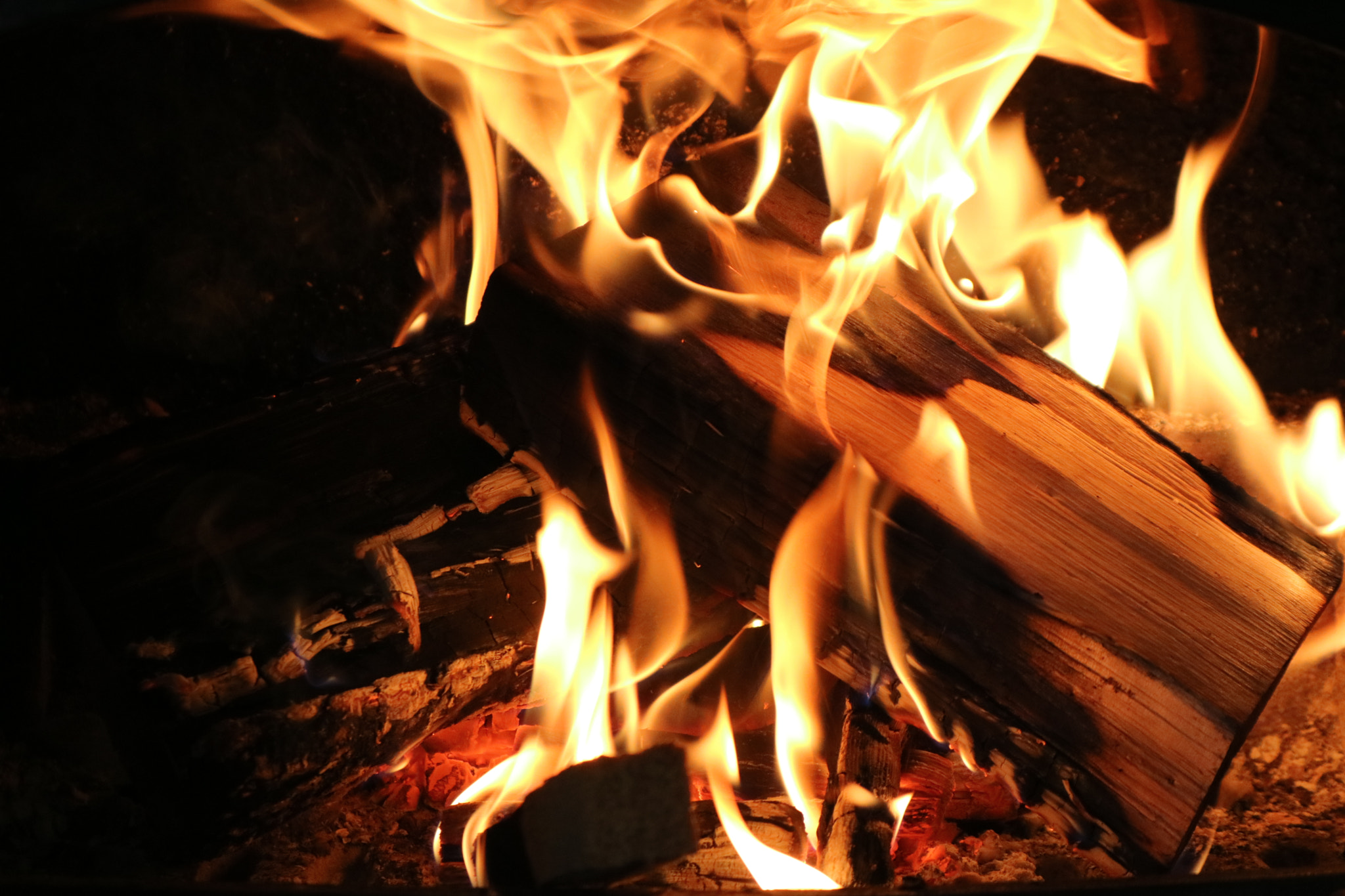Canon EOS M3 sample photo. Fire in a wood burner photography