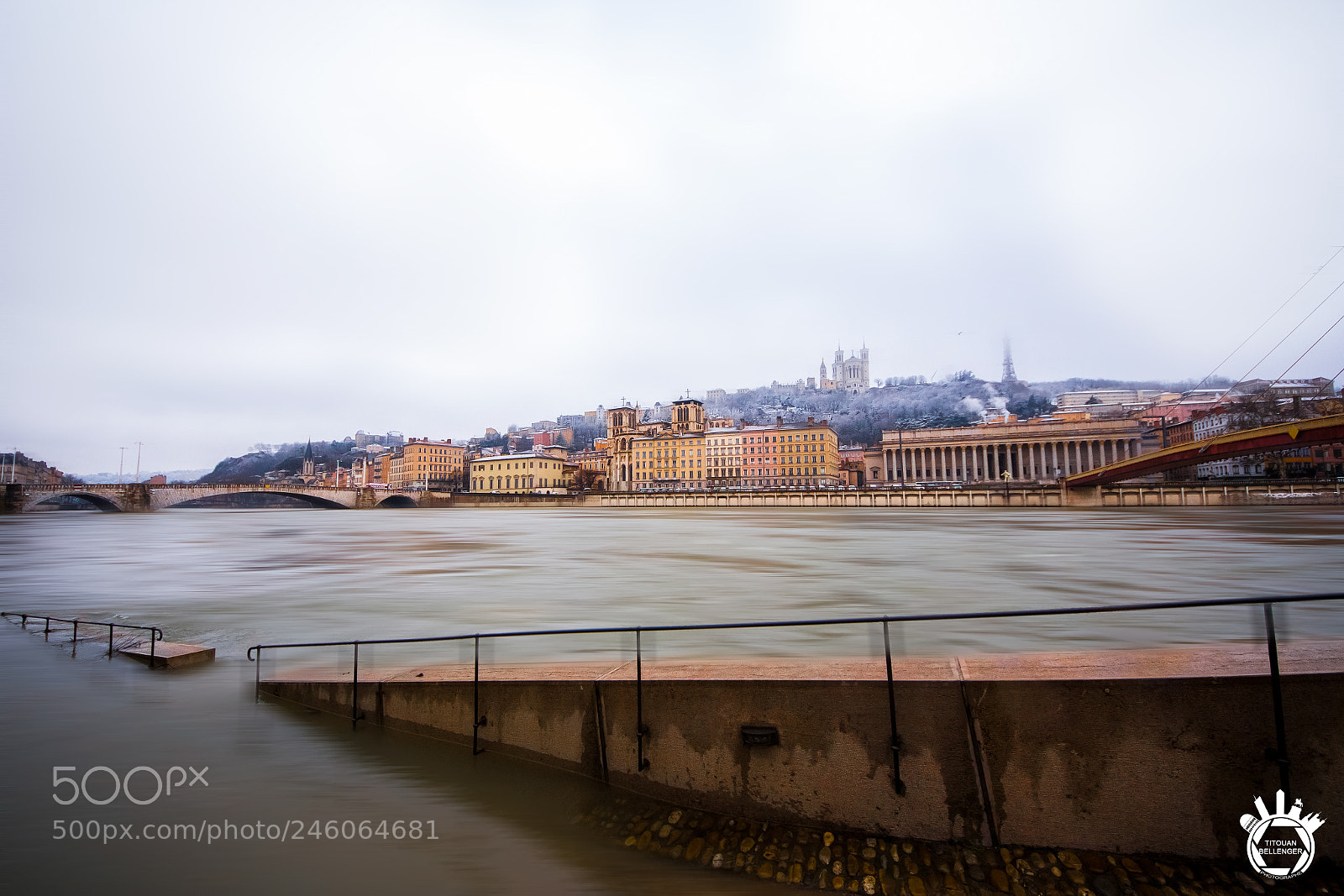 Canon EOS 700D (EOS Rebel T5i / EOS Kiss X7i) sample photo. Lyon feet in the photography
