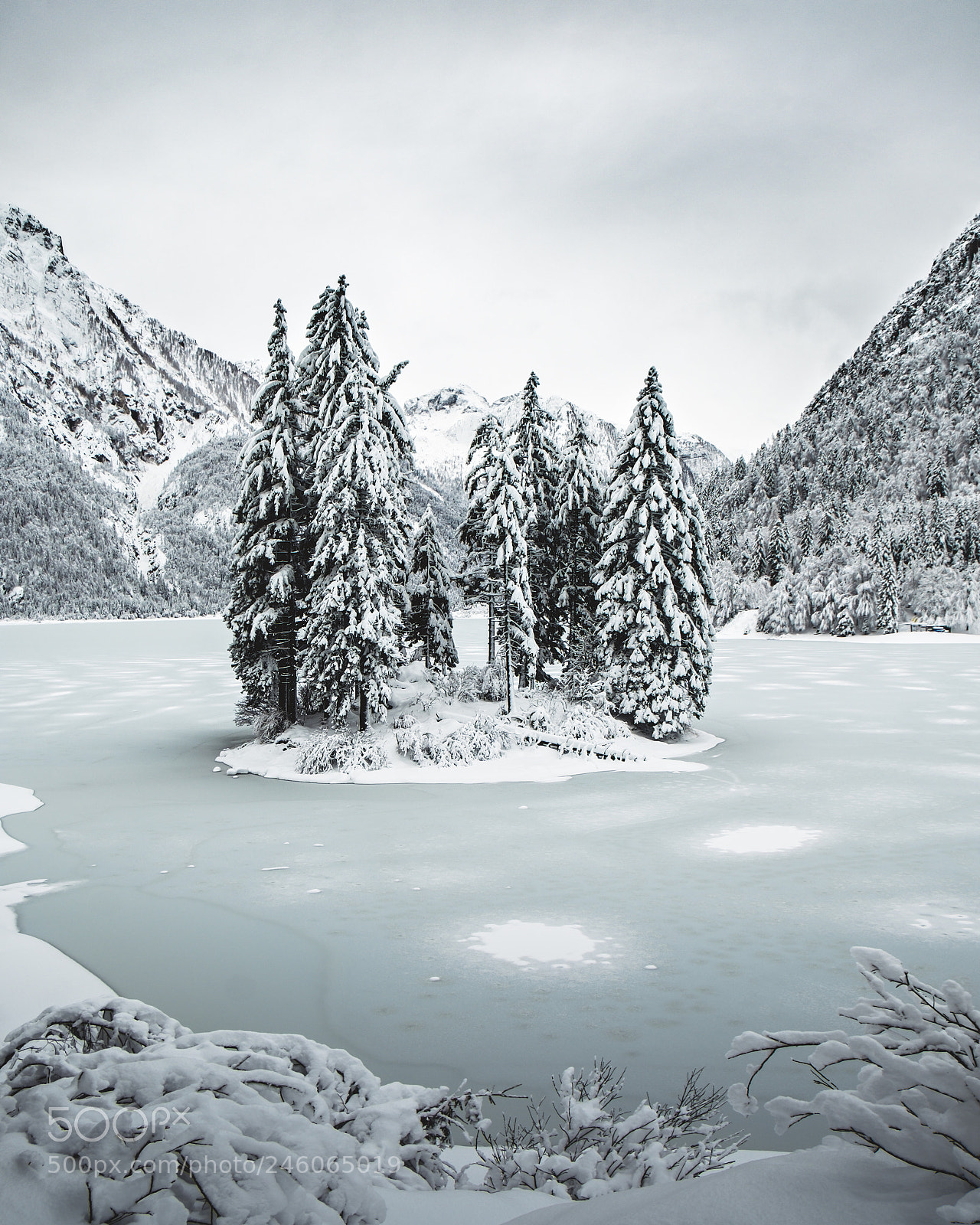 Fujifilm X-T2 sample photo. Frozen lago del predil photography