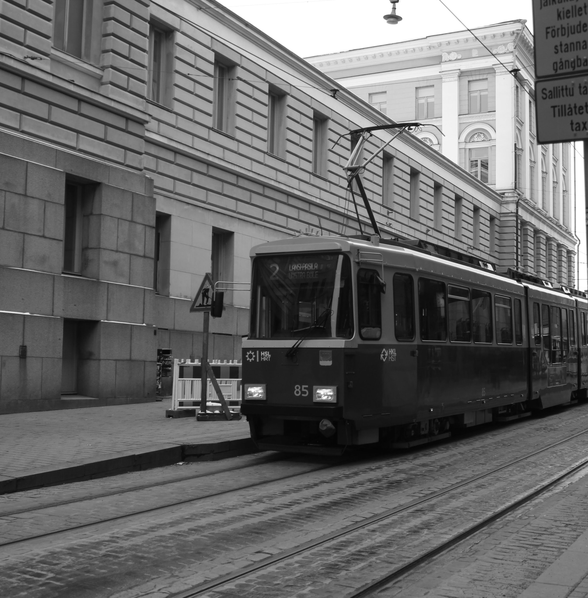 Canon EOS 550D (EOS Rebel T2i / EOS Kiss X4) sample photo. Tramway in helsinki photography