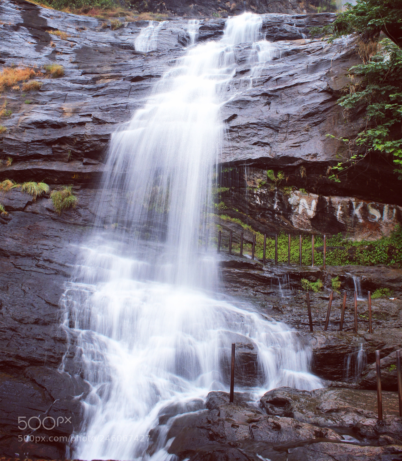 Canon EOS 700D (EOS Rebel T5i / EOS Kiss X7i) sample photo. Kerala waterfalls - slow photography