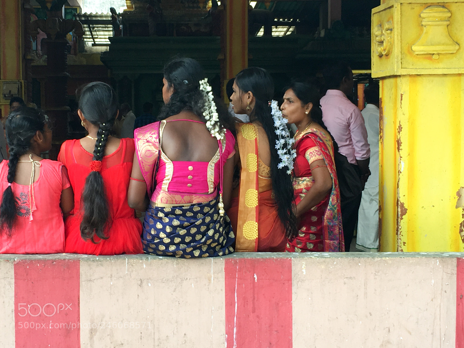 Apple iPhone 6s sample photo. Young women attending a photography