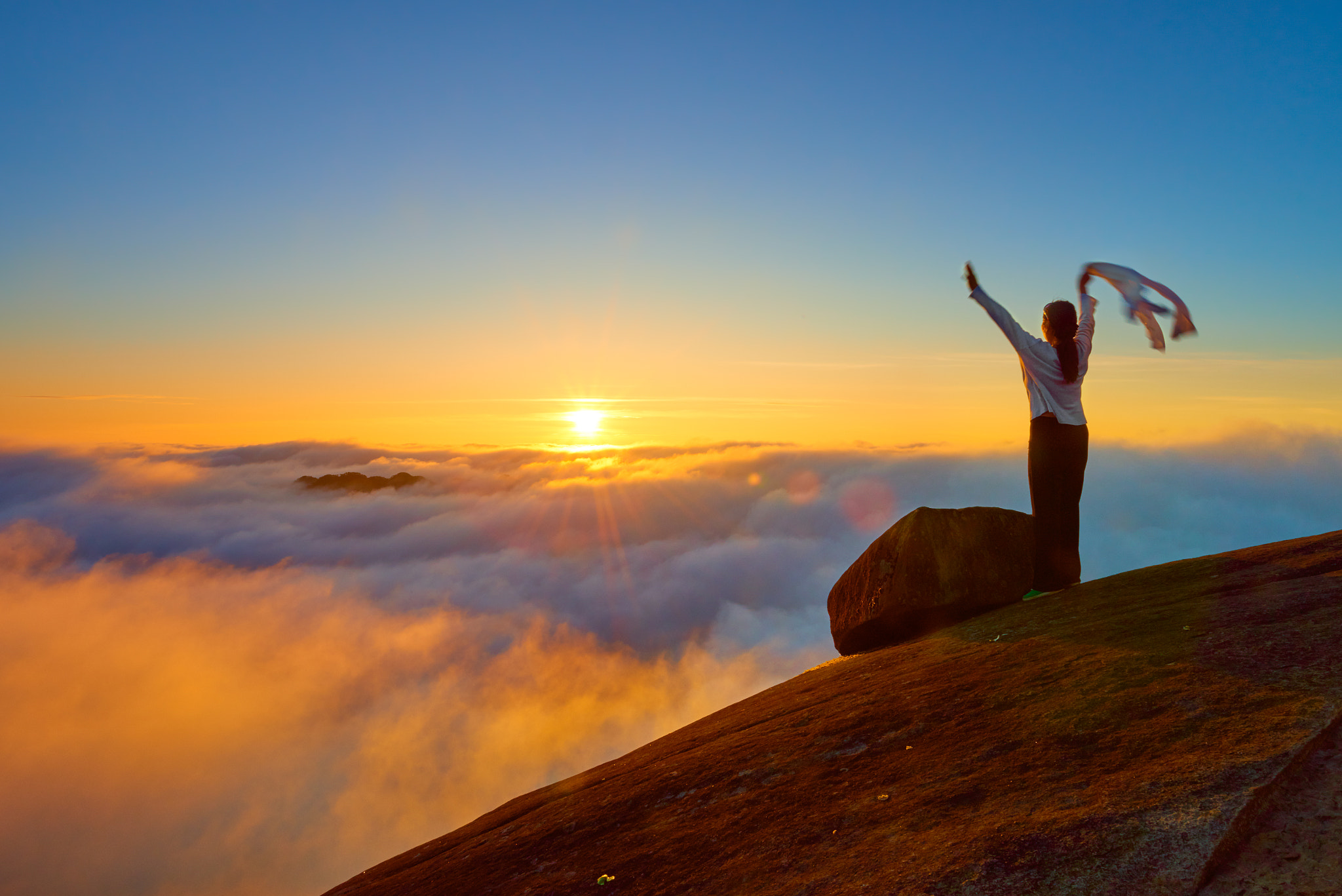 Nikon AF-S Nikkor 24-70mm F2.8G ED sample photo. Greeting the sunrise at the top of the mountain photography