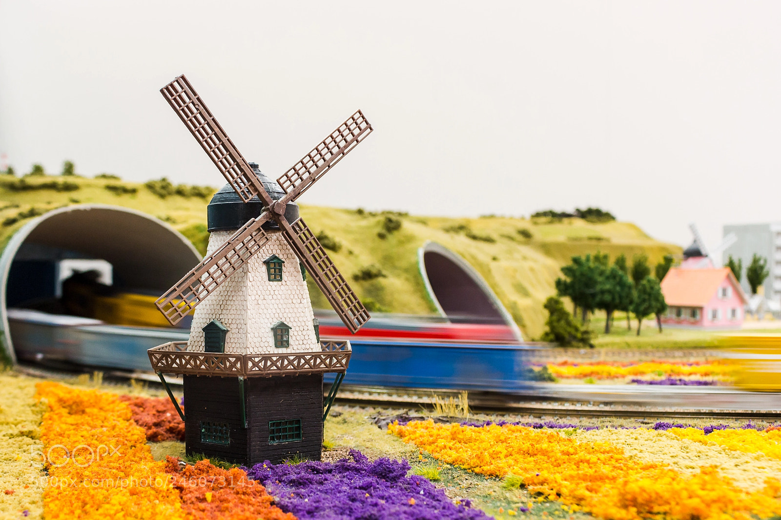 Canon EOS 700D (EOS Rebel T5i / EOS Kiss X7i) sample photo. Model windmill with blurred photography