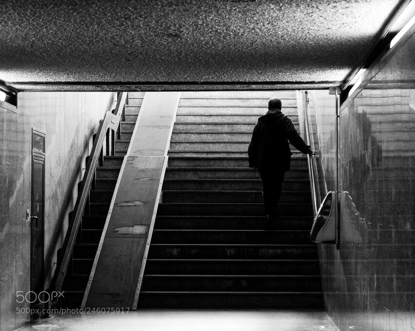 Sony Alpha NEX-5N sample photo. Subway photography