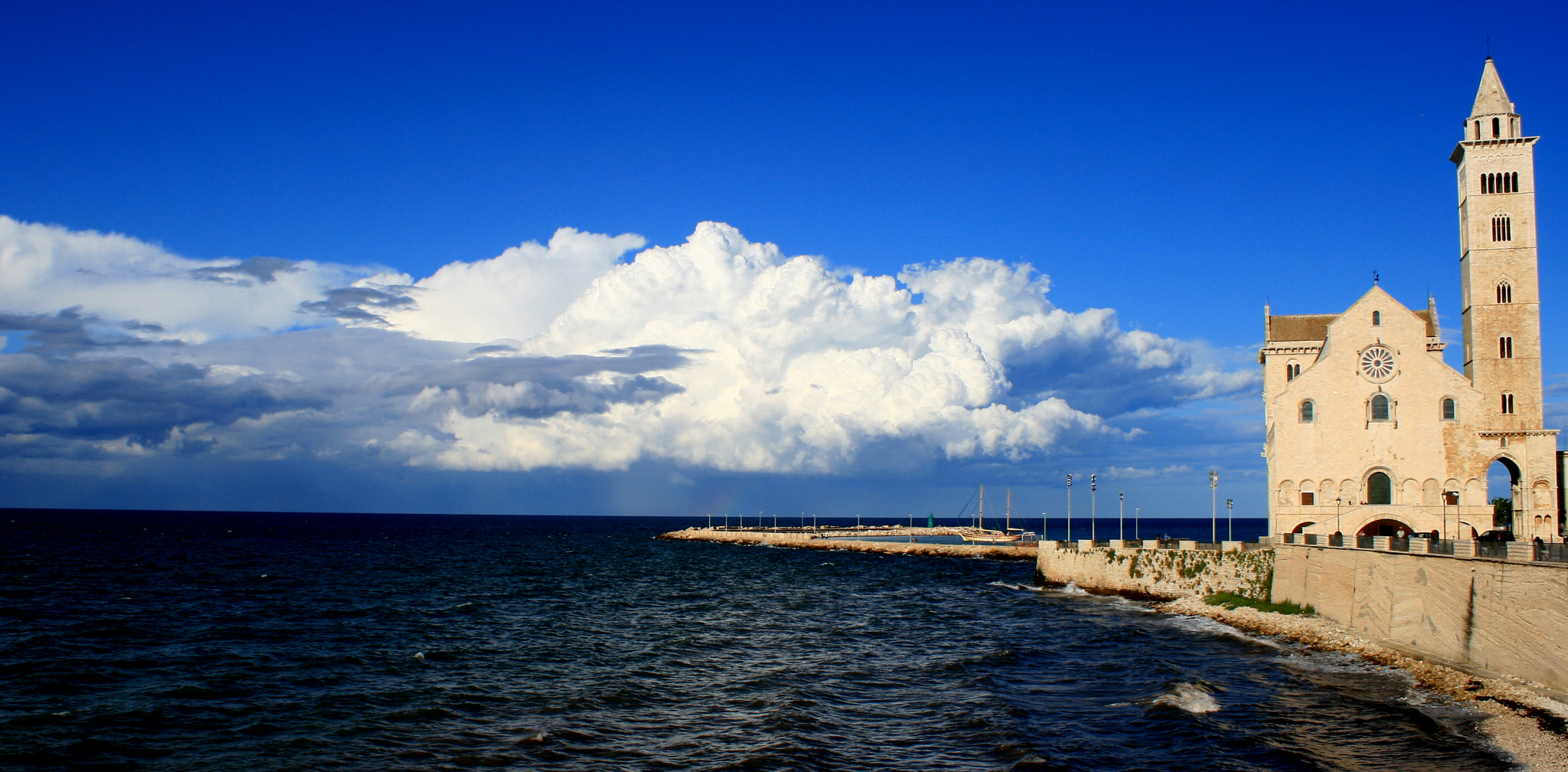 Canon EOS 400D (EOS Digital Rebel XTi / EOS Kiss Digital X) sample photo. Trani, puglia photography