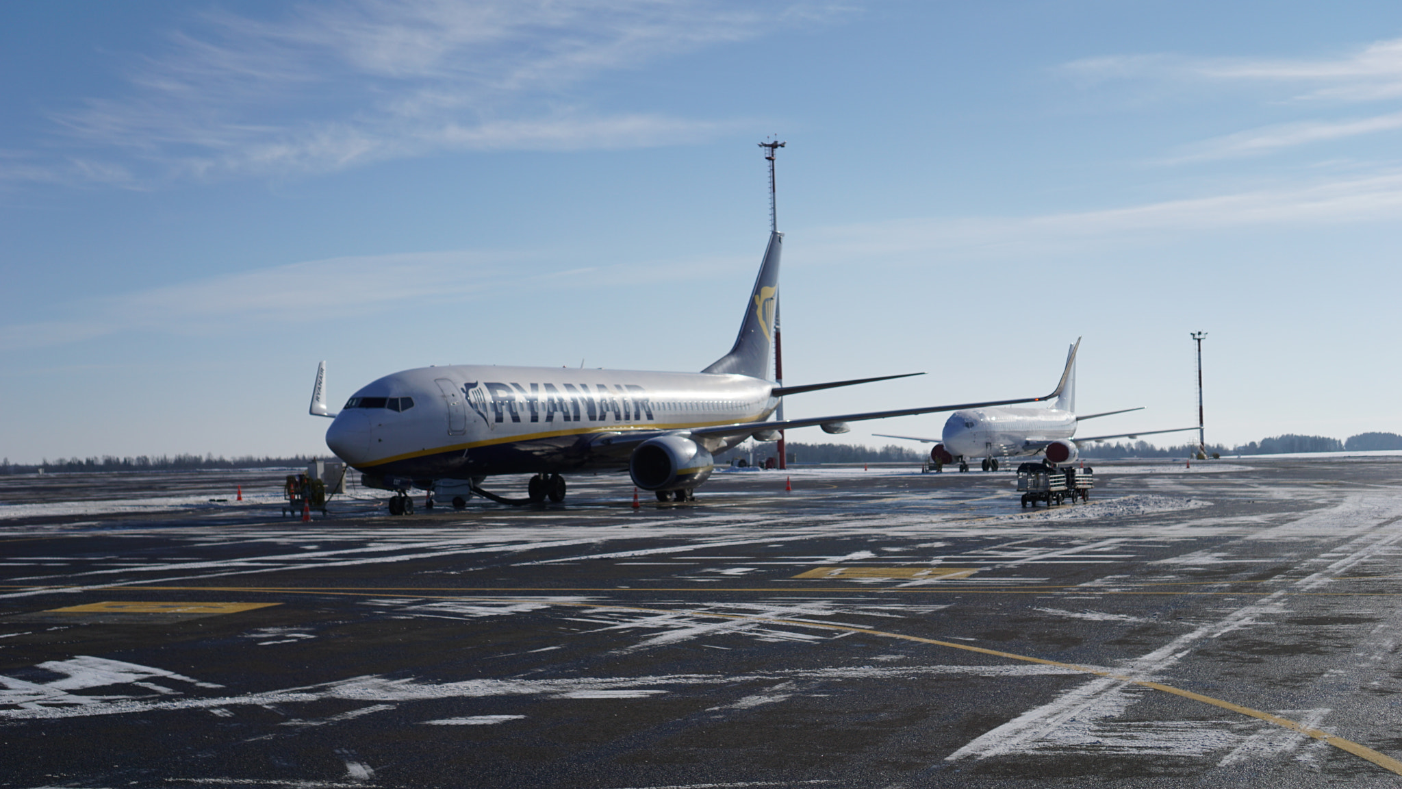 Sony a6000 + Sony E 35mm F1.8 OSS sample photo. Vilnius airport planes photography