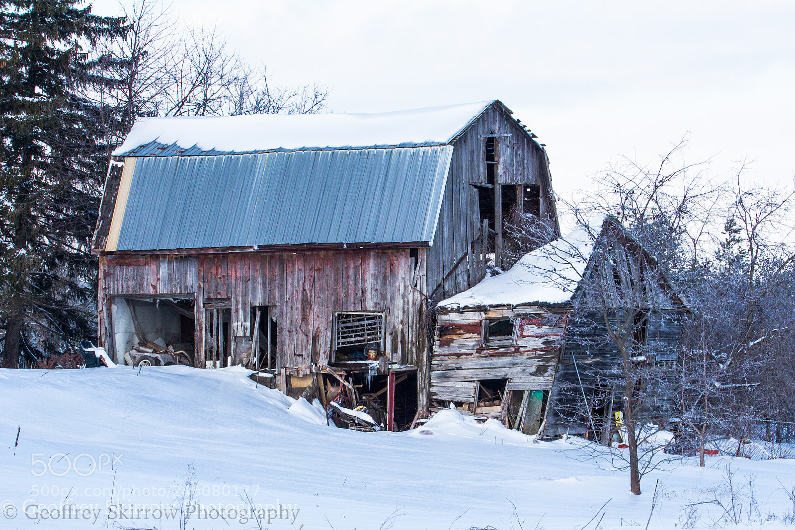 Canon EOS 650D (EOS Rebel T4i / EOS Kiss X6i) sample photo. Snowy barn photography