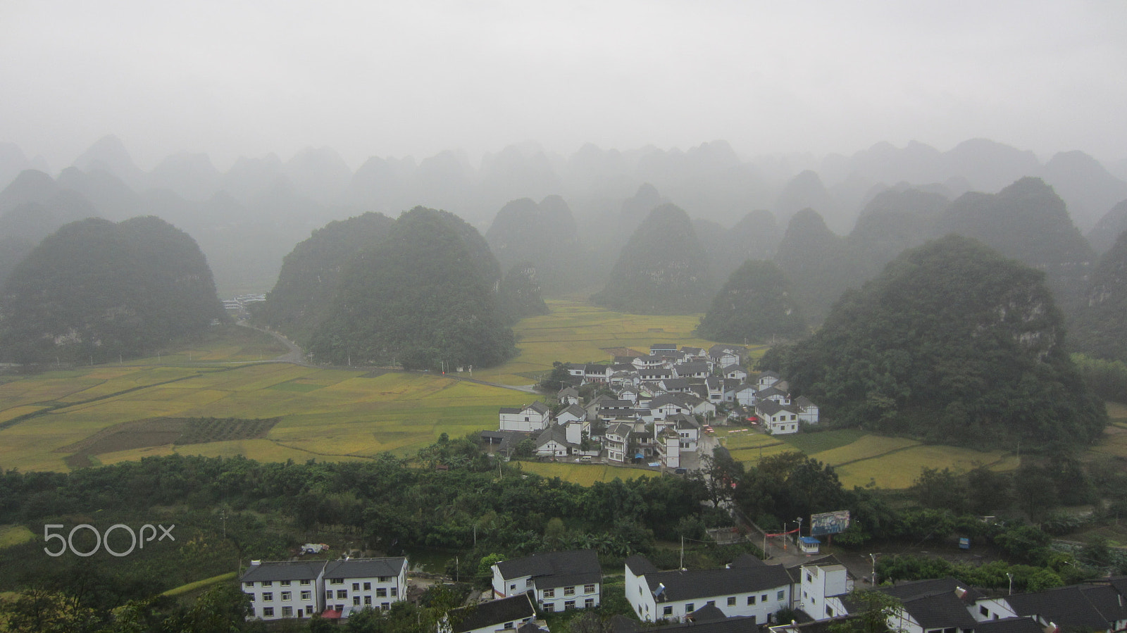 Canon PowerShot ELPH 300 HS (IXUS 220 HS / IXY 410F) sample photo. Guizhou landscape of karst landform photography