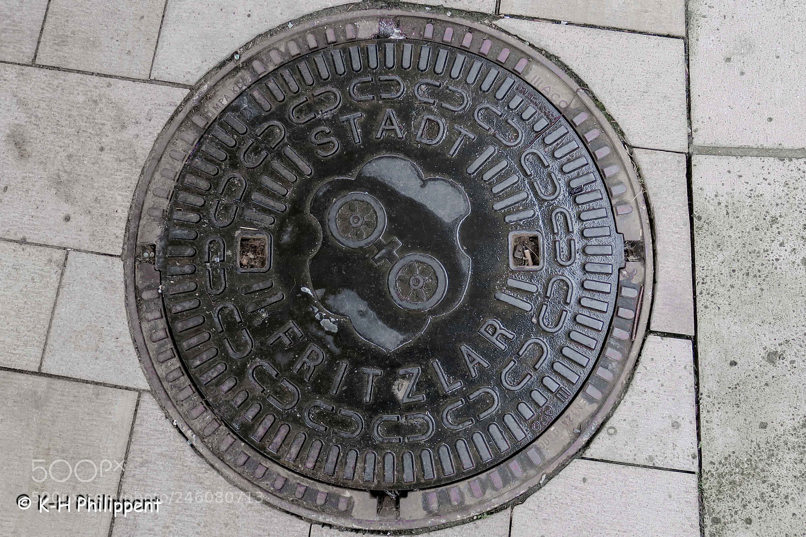 Canon PowerShot G3 X sample photo. Fritzlar (germany) kanaldeckel photography