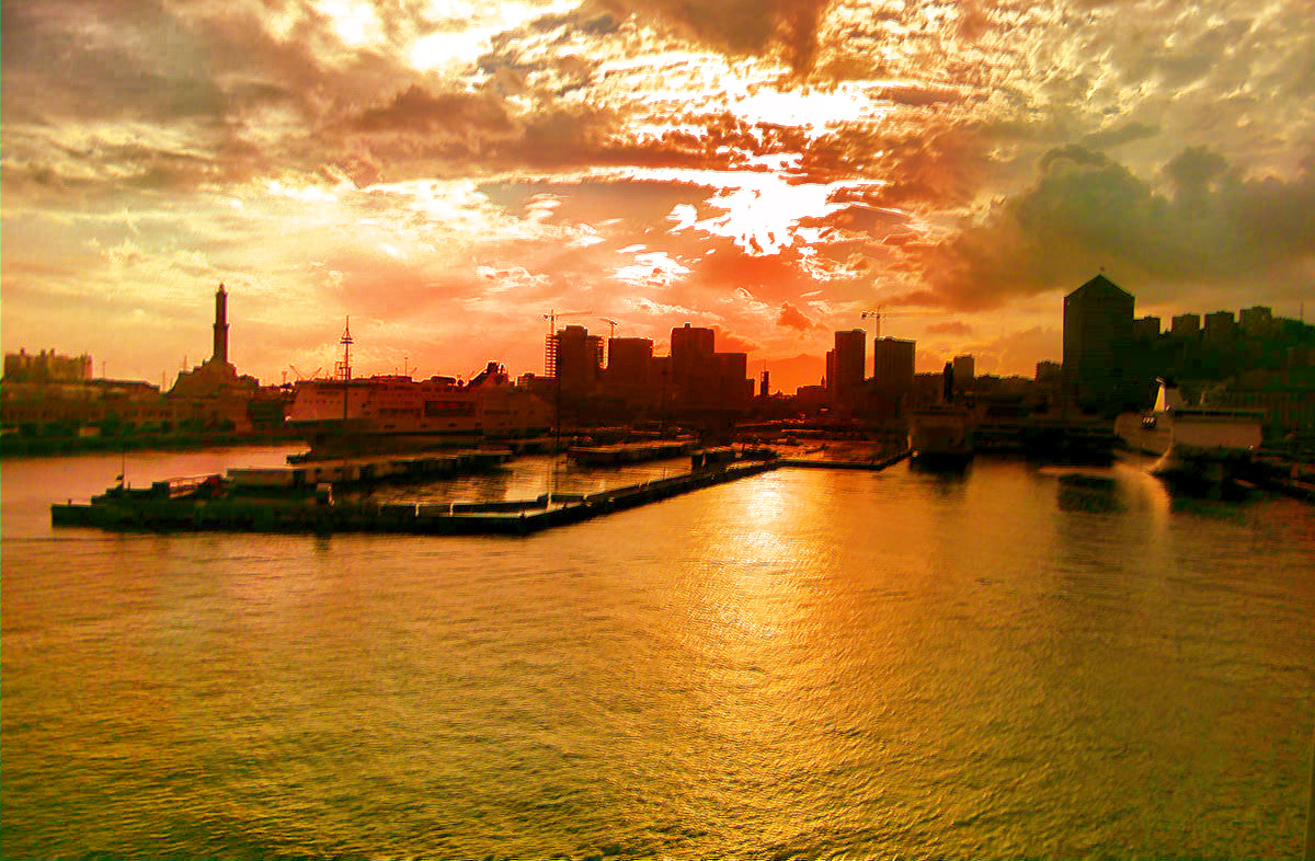 Fujifilm FinePix S2000HD sample photo. Genova photography