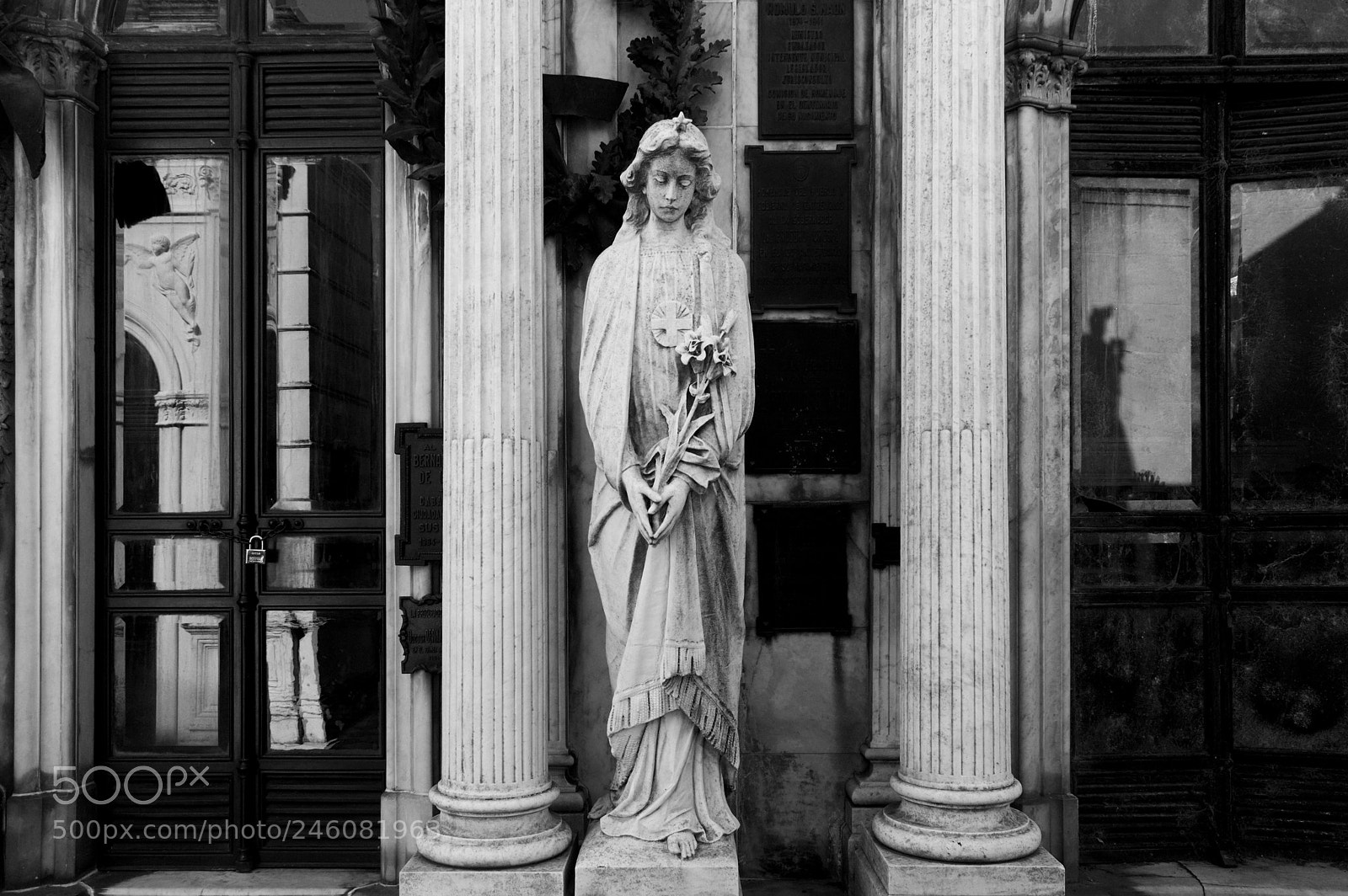 Canon EOS 760D (EOS Rebel T6s / EOS 8000D) sample photo. Recoleta cementery photography