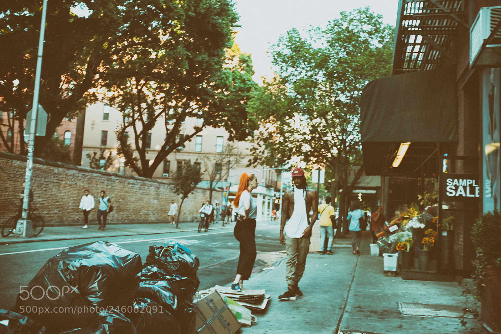 Fujifilm X100T sample photo. Nyc les bin bags photography