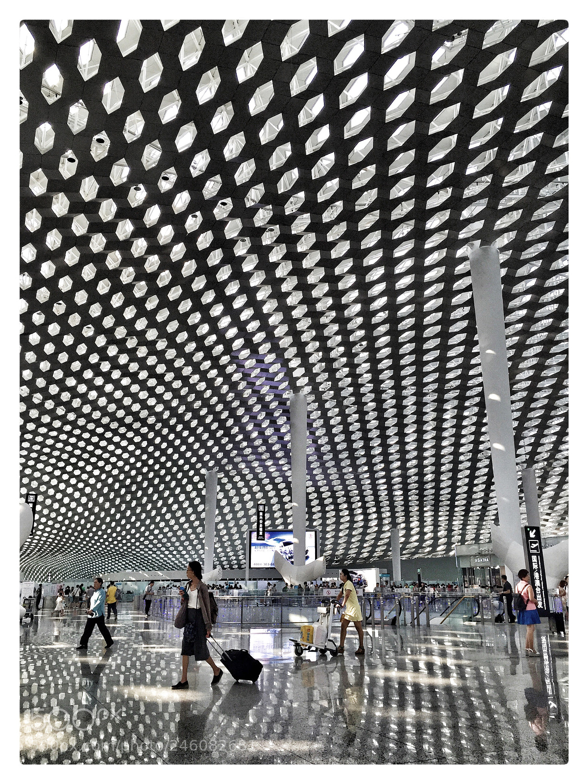 Apple iPhone 6 Plus sample photo. 機場過客 photography