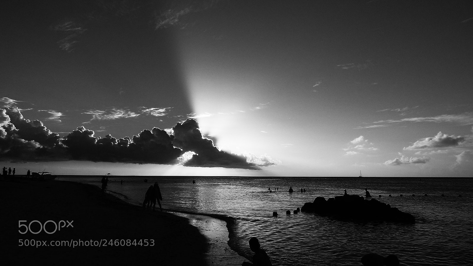 Sony Cyber-shot DSC-HX9V sample photo. When sun tears apart photography