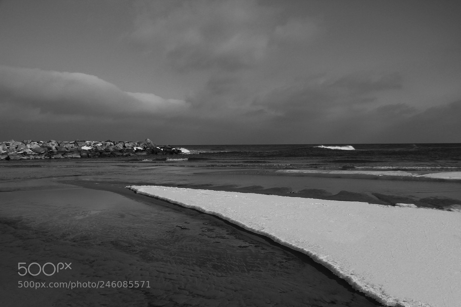 Canon EOS 600D (Rebel EOS T3i / EOS Kiss X5) sample photo. Snowy seaside photography