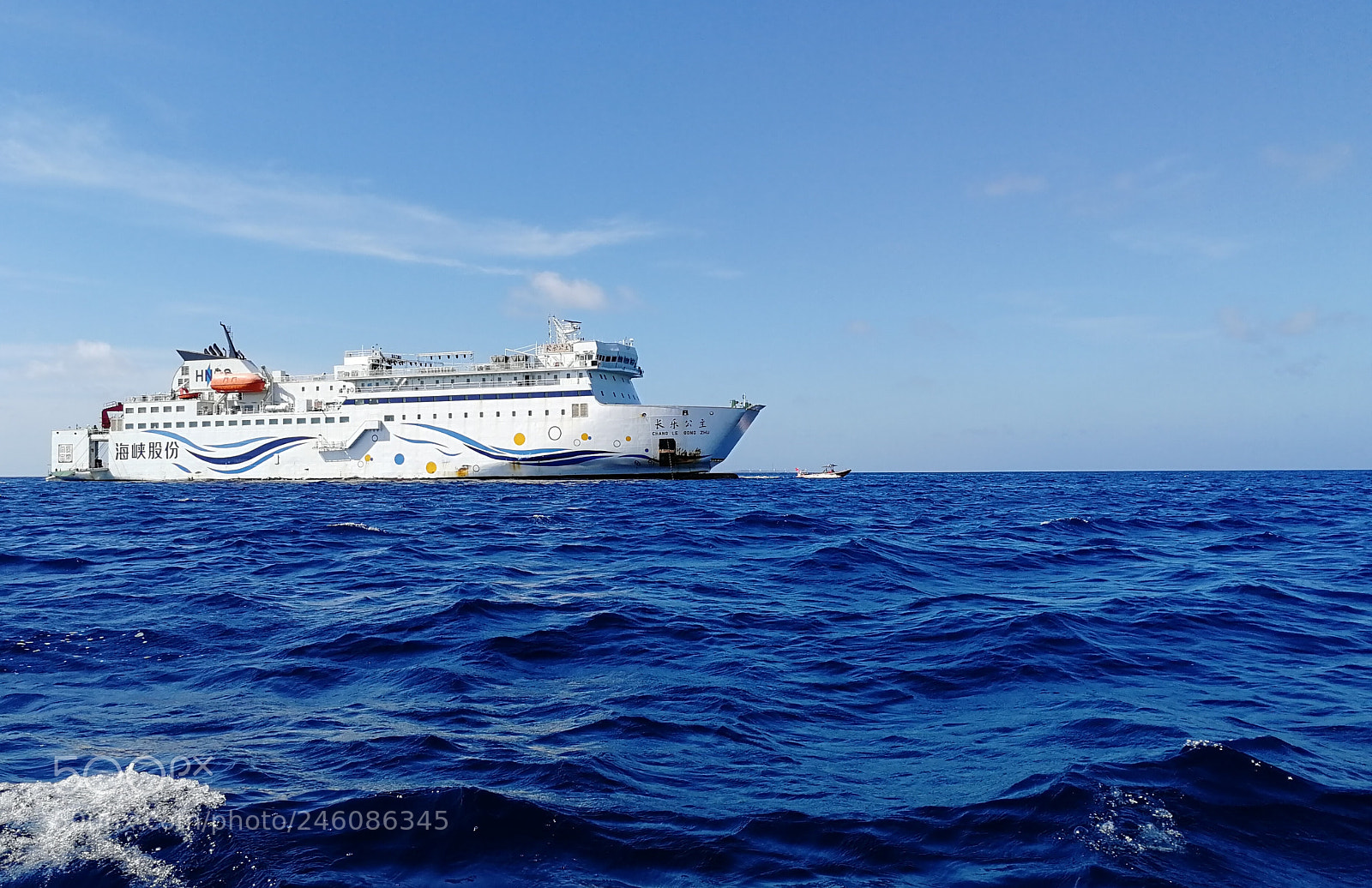 HUAWEI Honor 9 sample photo. Passenger liner photography