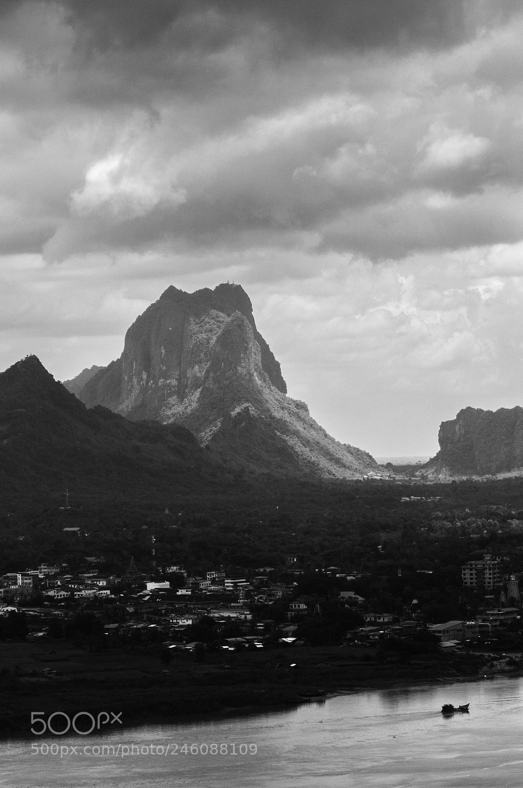 Canon EOS 550D (EOS Rebel T2i / EOS Kiss X4) sample photo. From the banks to photography