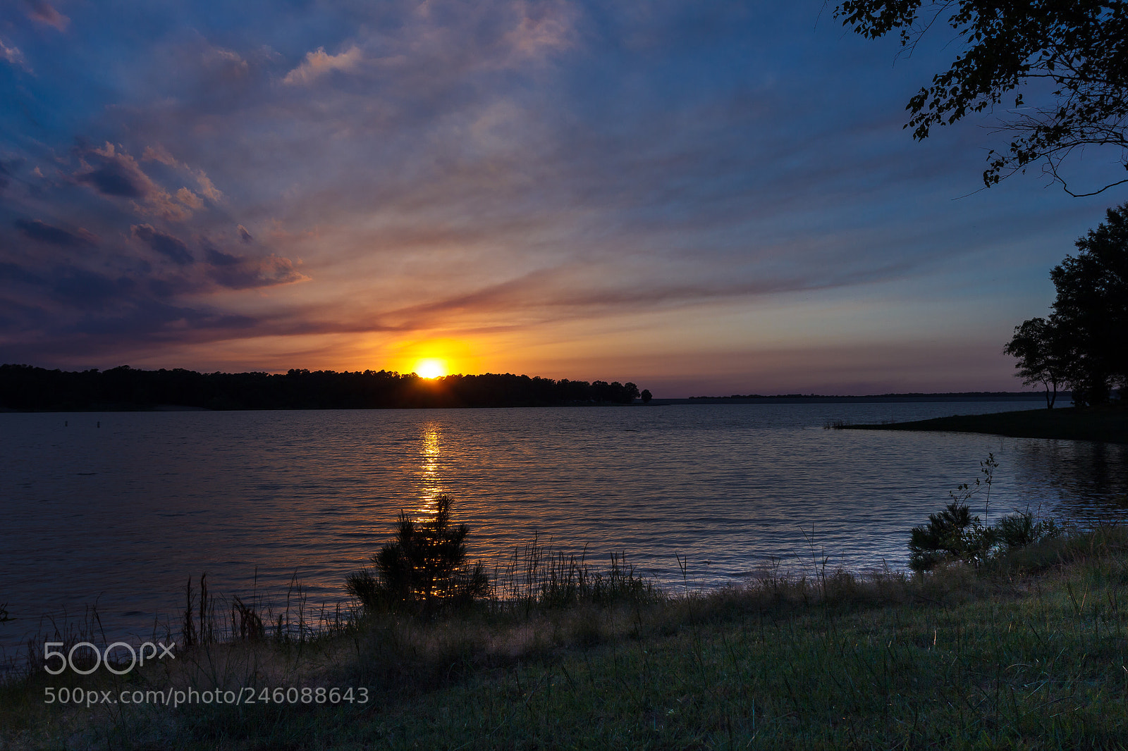 Canon EOS 550D (EOS Rebel T2i / EOS Kiss X4) sample photo. Sunset on the lake. photography