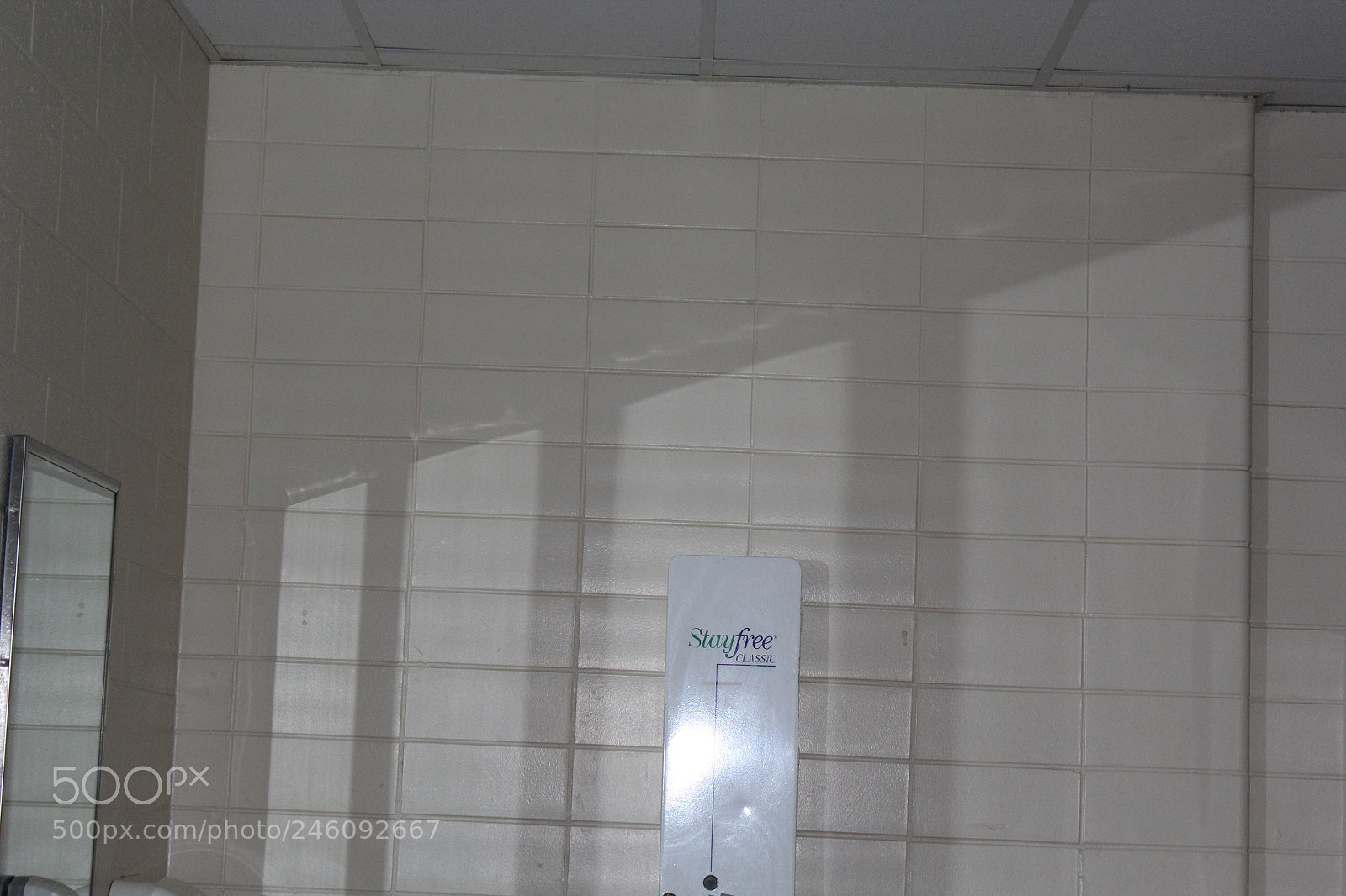 Canon EOS 1300D (EOS Rebel T6 / EOS Kiss X80) sample photo. Wall shadow photography