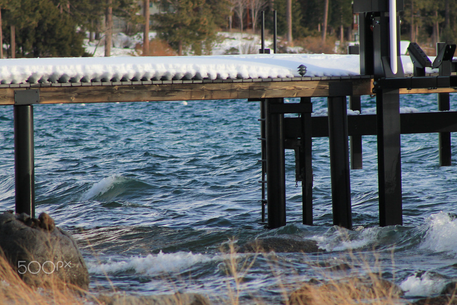 Canon EOS 1100D (EOS Rebel T3 / EOS Kiss X50) + EF75-300mm f/4-5.6 sample photo. Snow covered pier photography