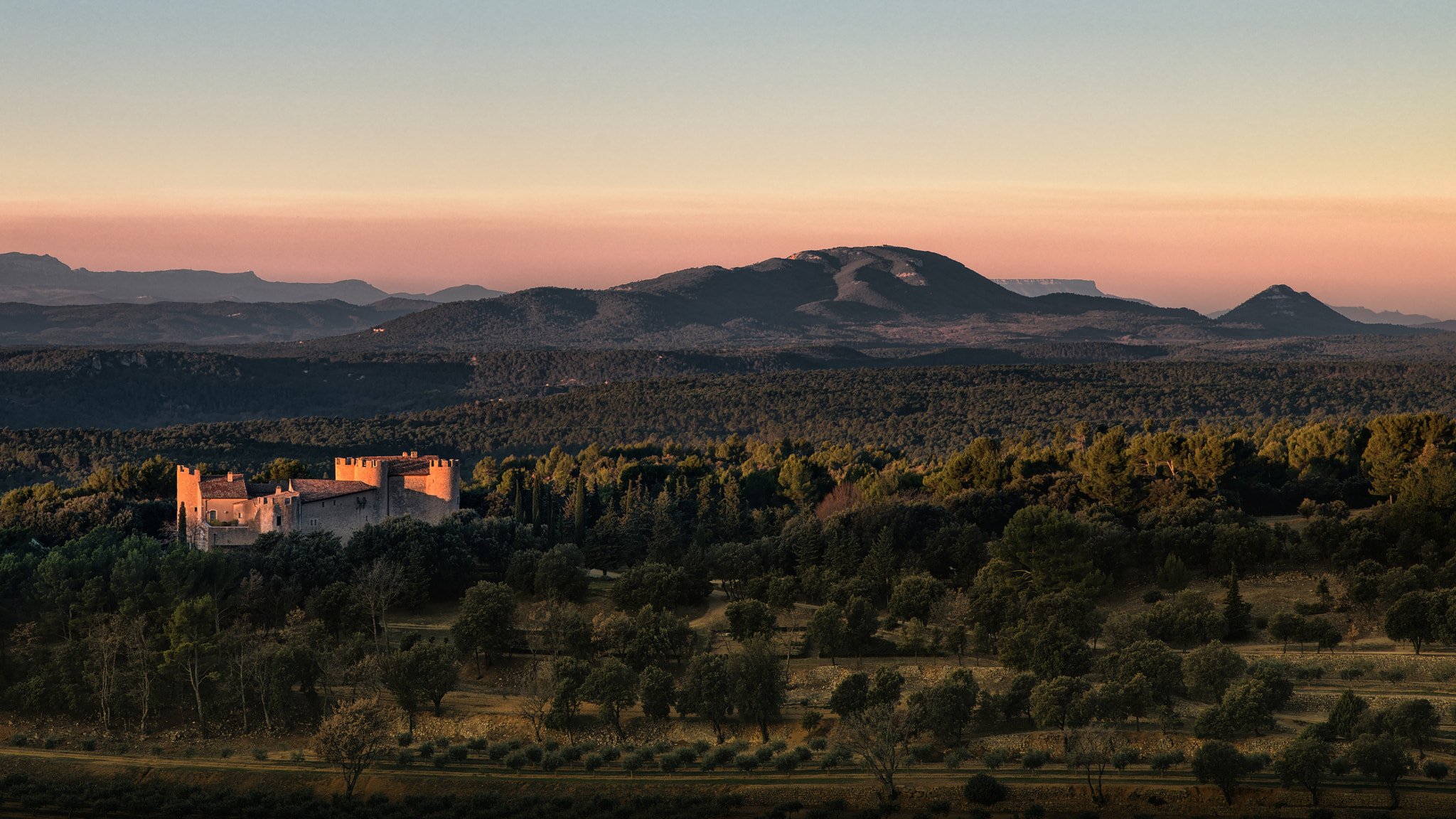 Nikon D850 + Tamron SP 24-70mm F2.8 Di VC USD sample photo. Château de taurenne photography