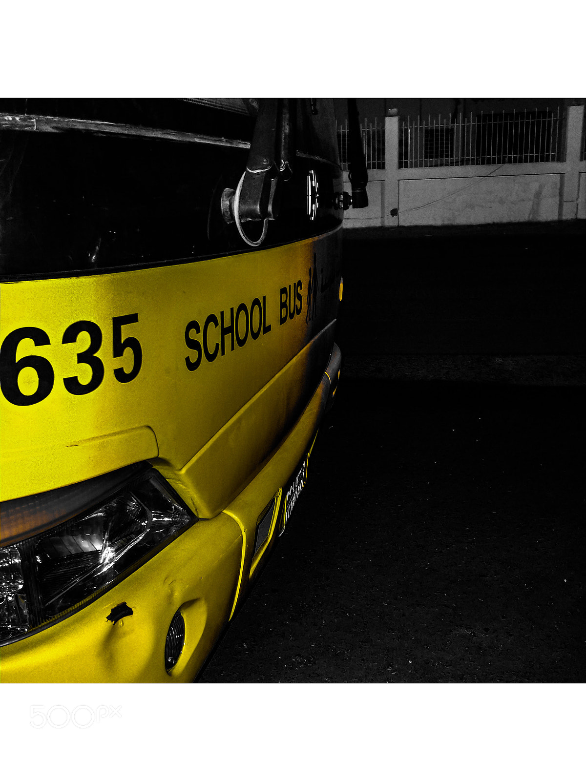 LG V30 sample photo. Bus photography