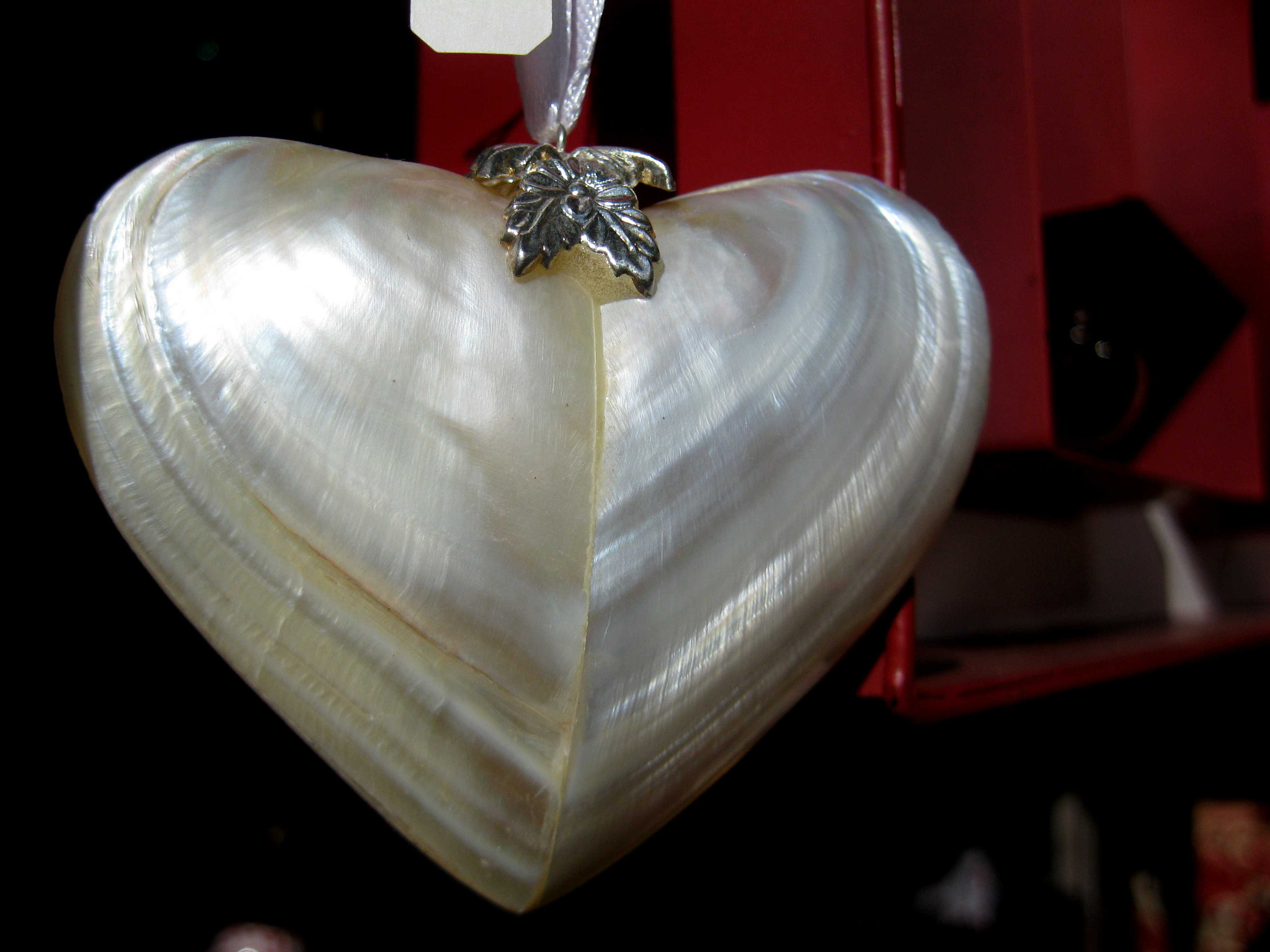 Canon PowerShot A3100 IS sample photo. Mother of pearl heart at more & more antiques nyc photography