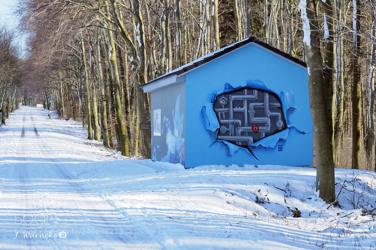 Olympus OM-D E-M10 II sample photo. Hole in the wall photography