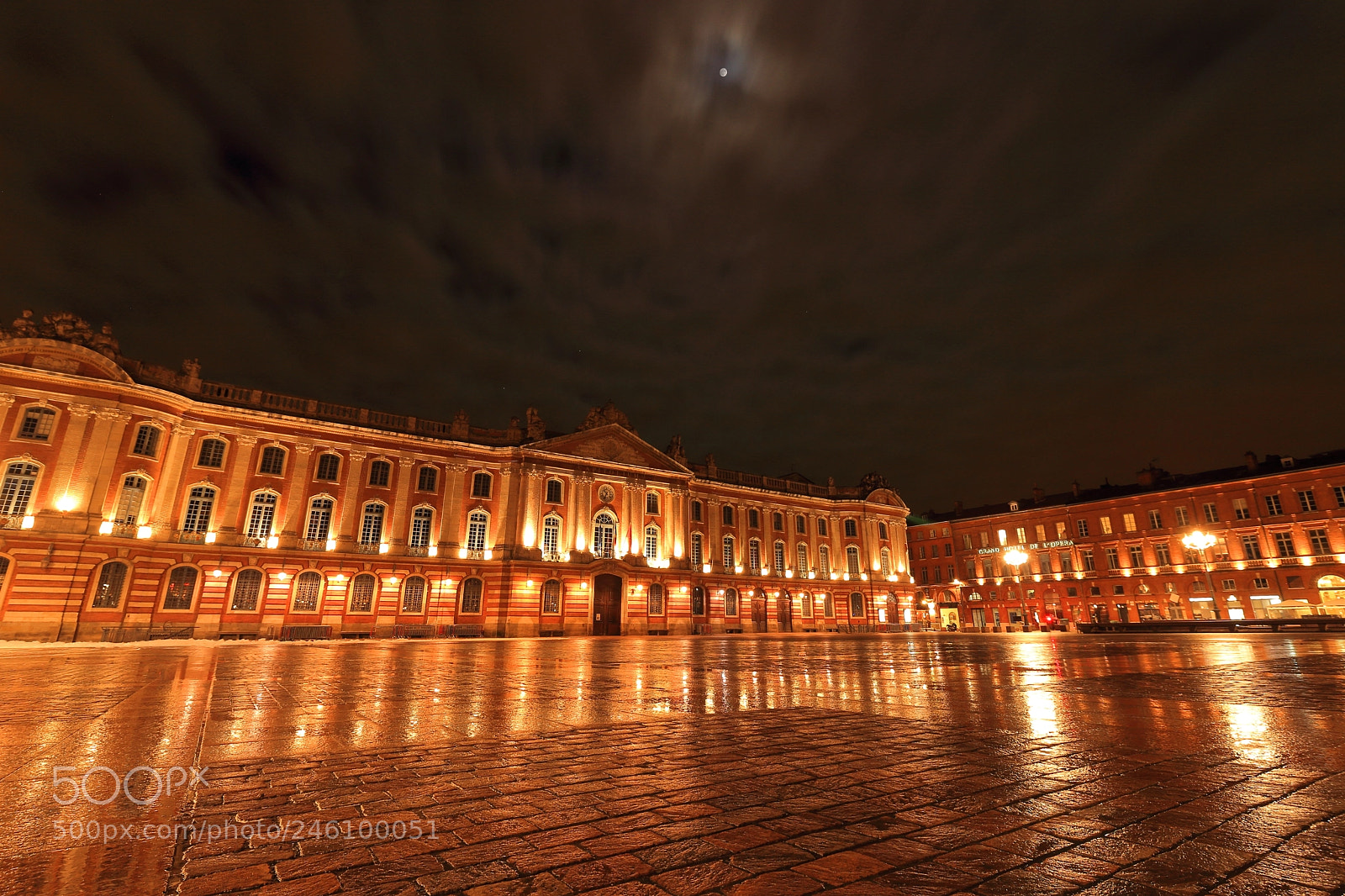 Canon EOS 600D (Rebel EOS T3i / EOS Kiss X5) sample photo. Fullmoon at capitole photography