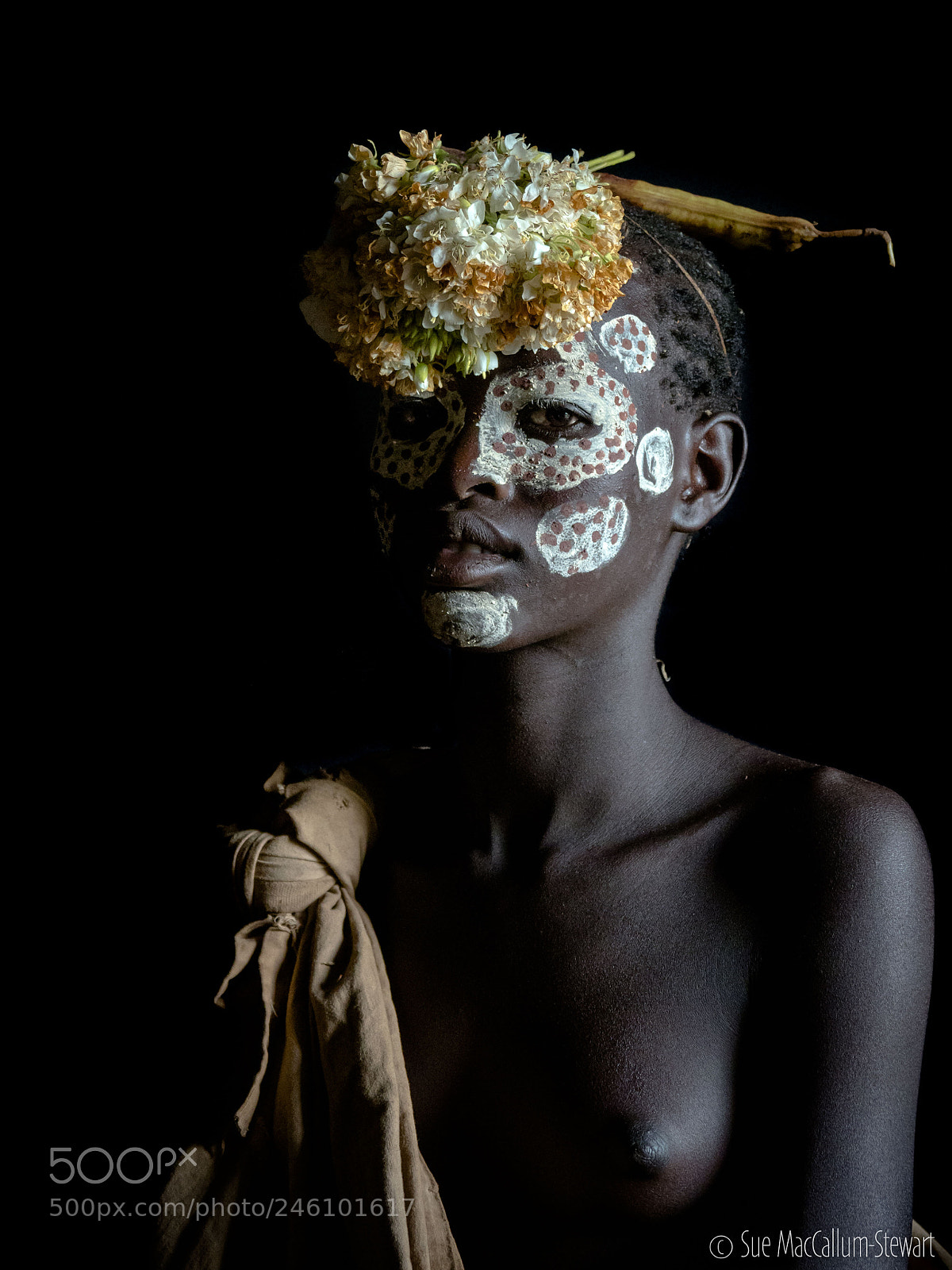 Olympus OM-D E-M1 Mark II sample photo. Flowers and face paint photography