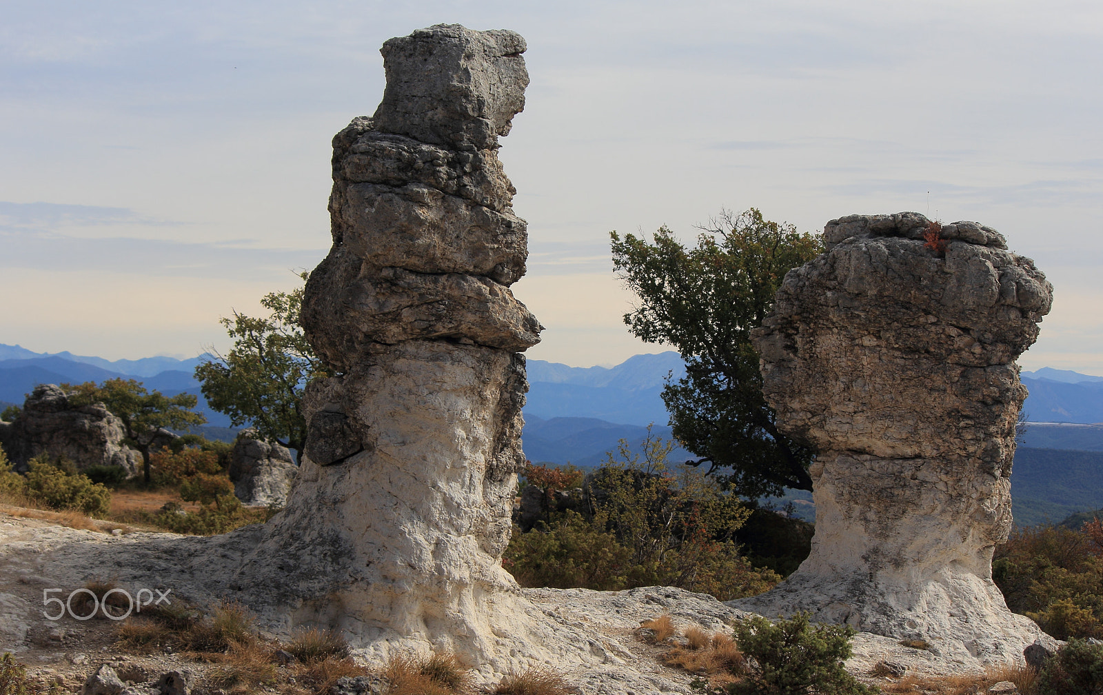 Canon EF-S 55-250mm F4-5.6 IS II sample photo. Les mourres forcalquier provence photography