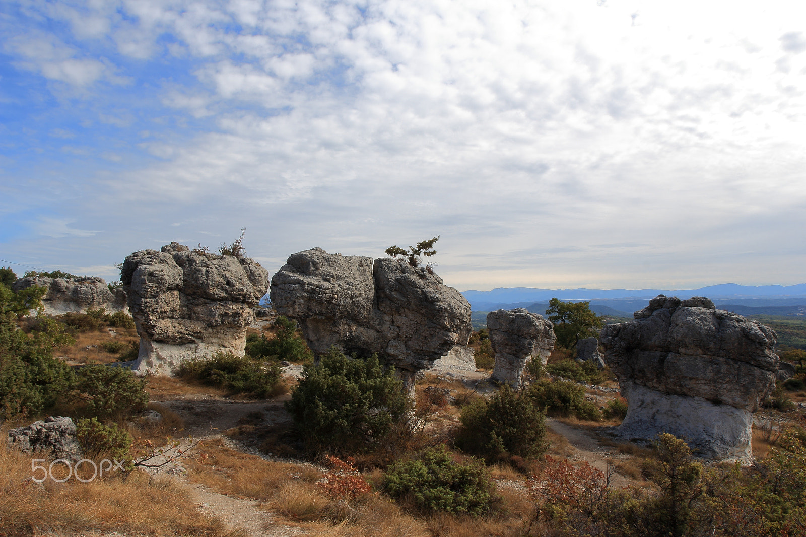 Canon EF-S 17-55mm F2.8 IS USM sample photo. Les mourres forcalquier provence photography