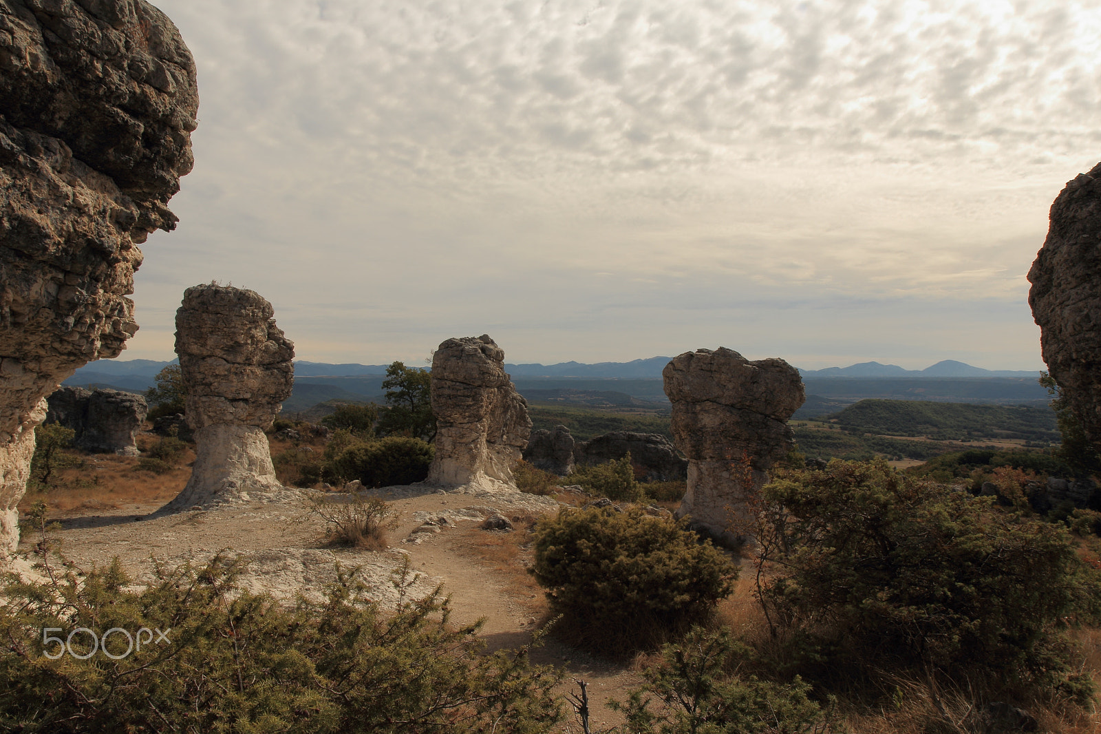 Canon EF-S 17-55mm F2.8 IS USM sample photo. Les mourres forcalquier provence photography