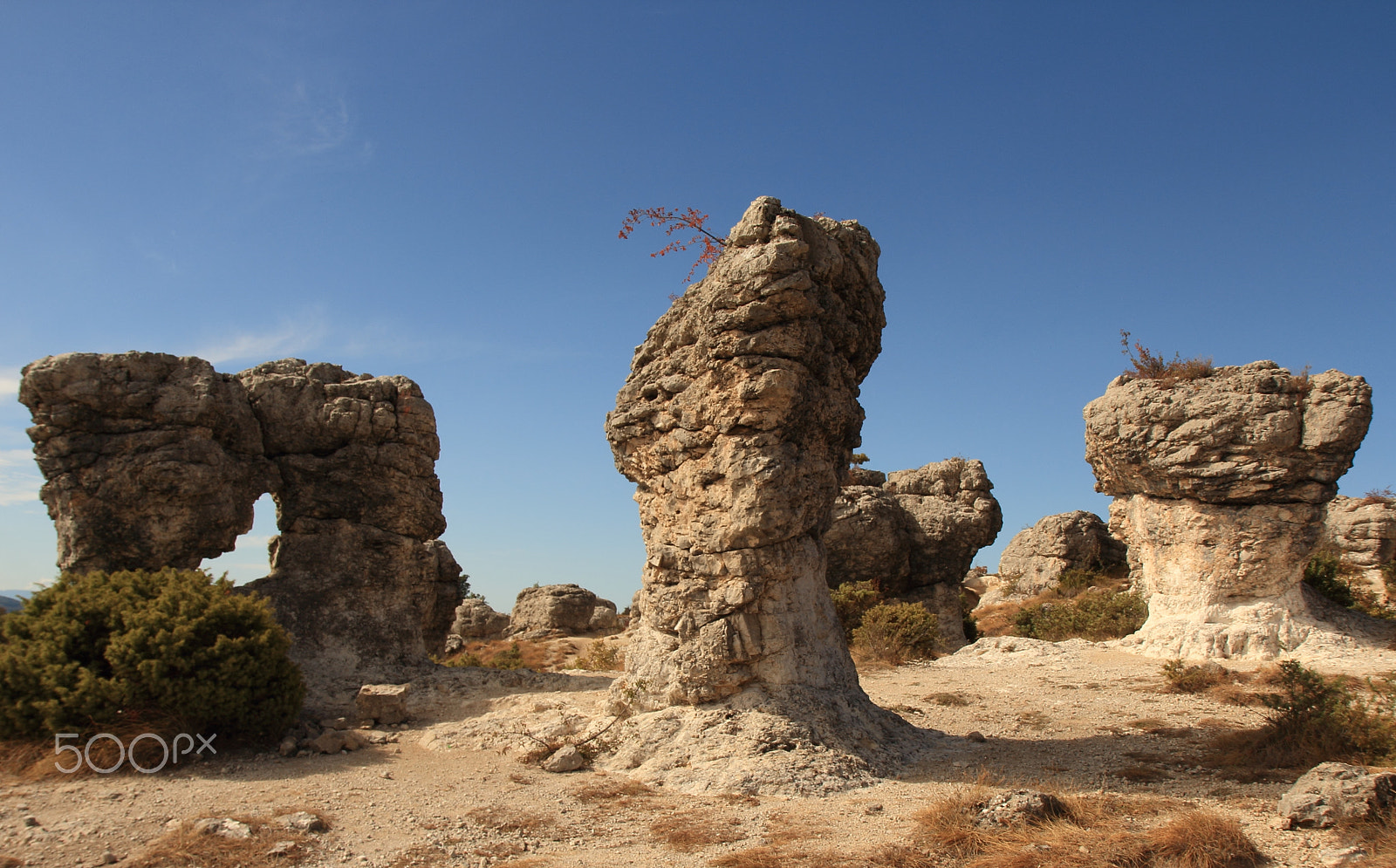 Canon EF-S 17-55mm F2.8 IS USM sample photo. Les mourres forcalquier provence photography