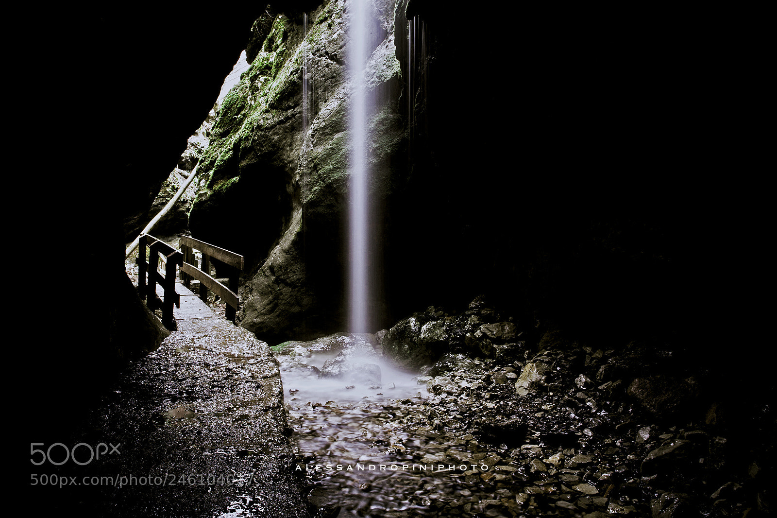 Canon EOS 5D sample photo. Water&light photography