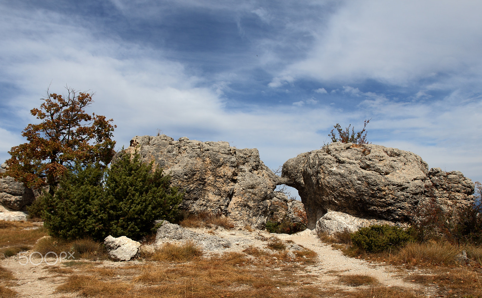 Canon EF-S 17-55mm F2.8 IS USM sample photo. Les mourres forcalquier provence photography