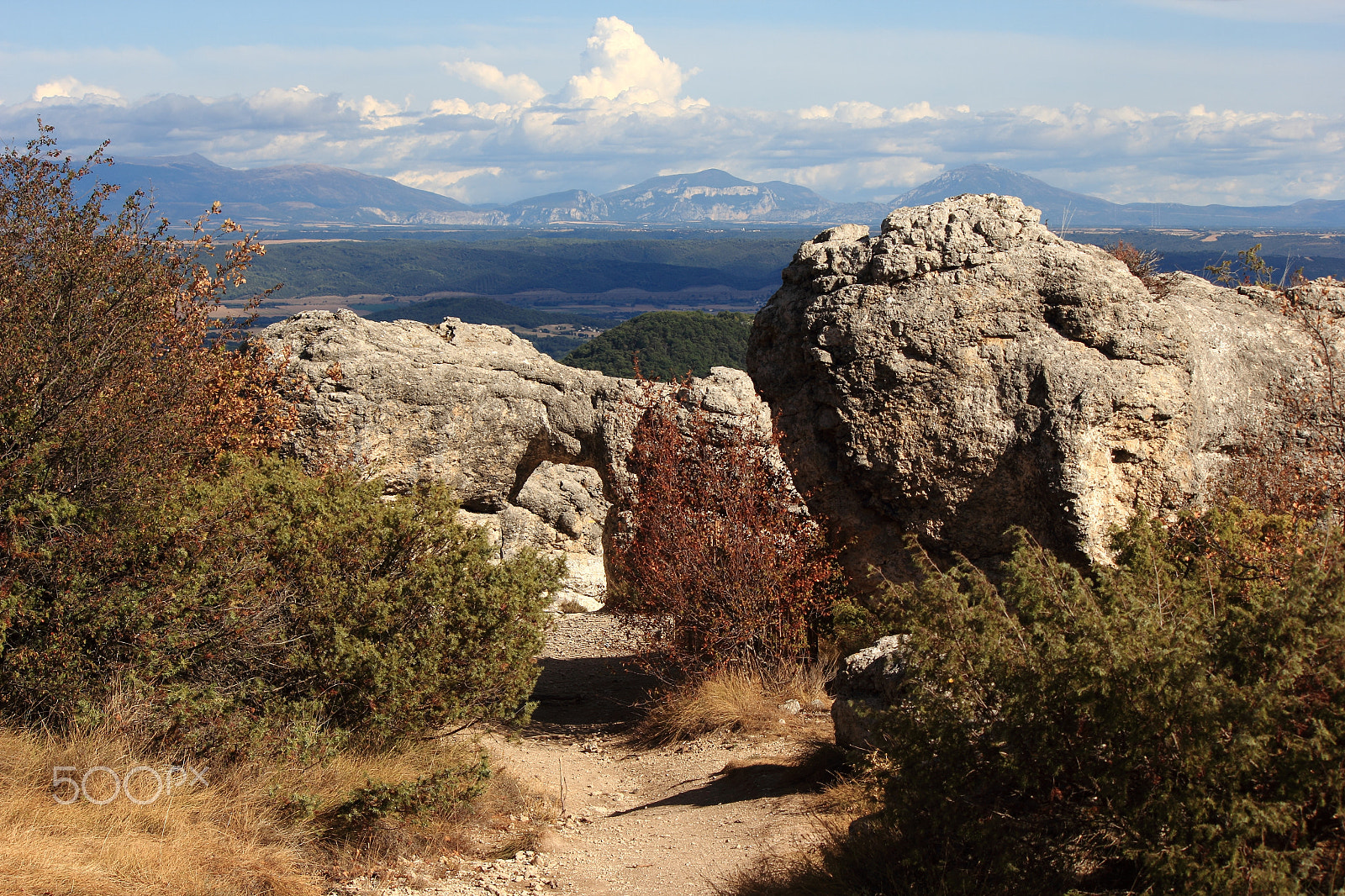 Canon EF-S 55-250mm F4-5.6 IS II sample photo. Les mourres forcalquier provence photography