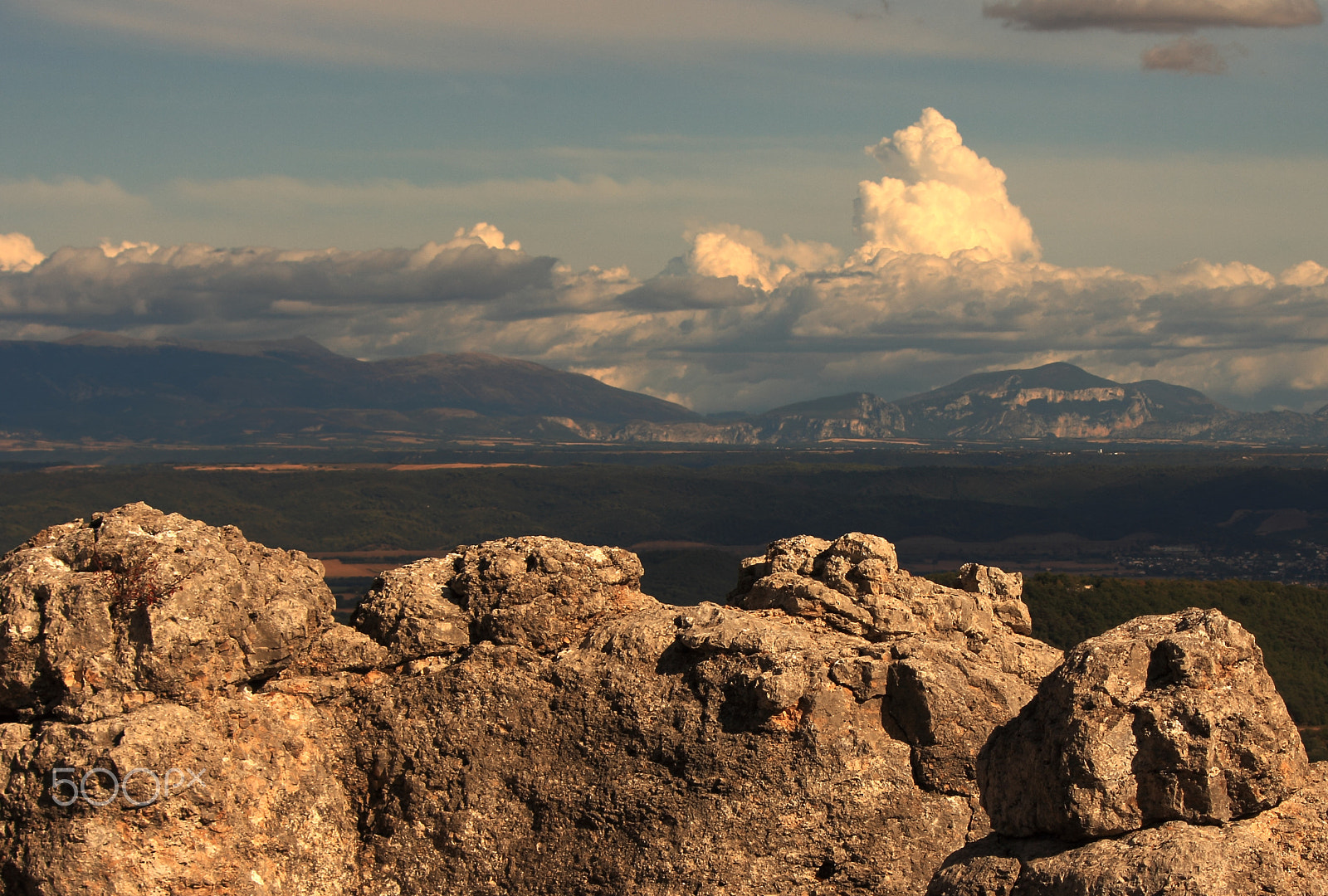 Canon EF-S 55-250mm F4-5.6 IS II sample photo. Les mourres forcalquier provence photography