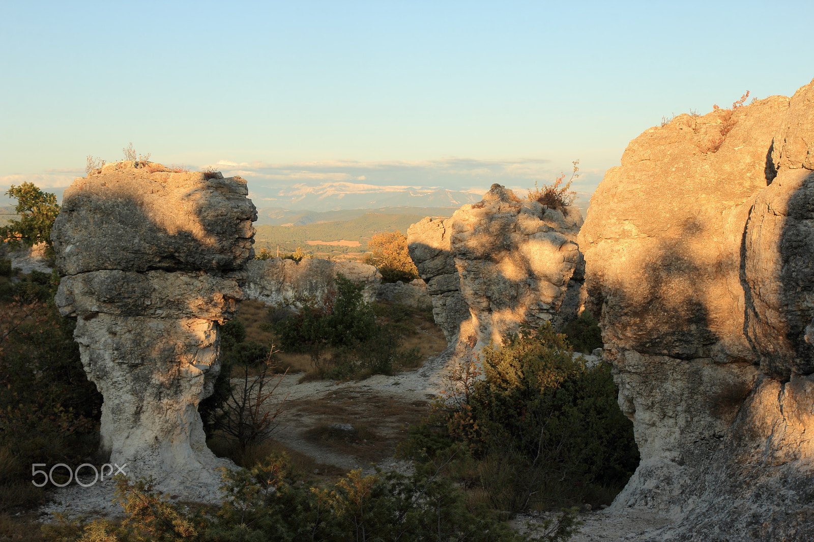 Canon EF-S 17-55mm F2.8 IS USM sample photo. Les mourres forcalquier provence photography