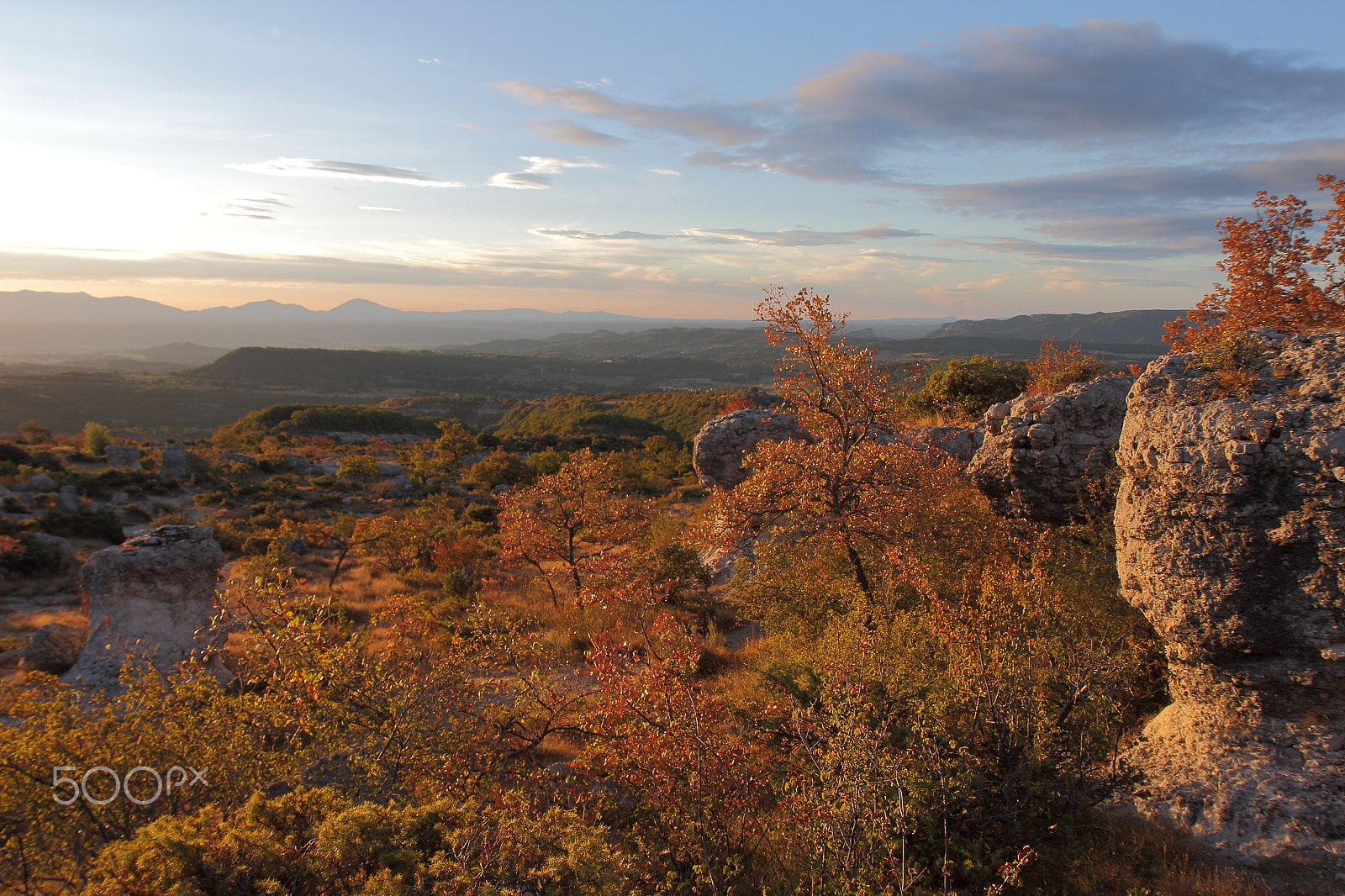 Canon EF-S 17-55mm F2.8 IS USM sample photo. Les mourres forcalquier provence photography