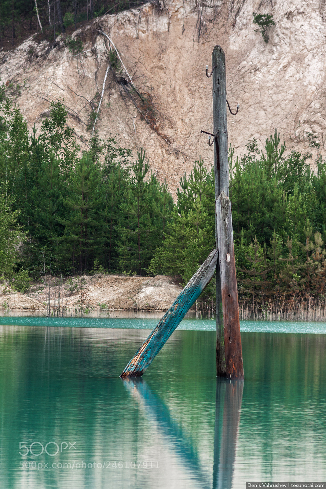 Canon EOS 40D sample photo. Electric pillar sticking out photography